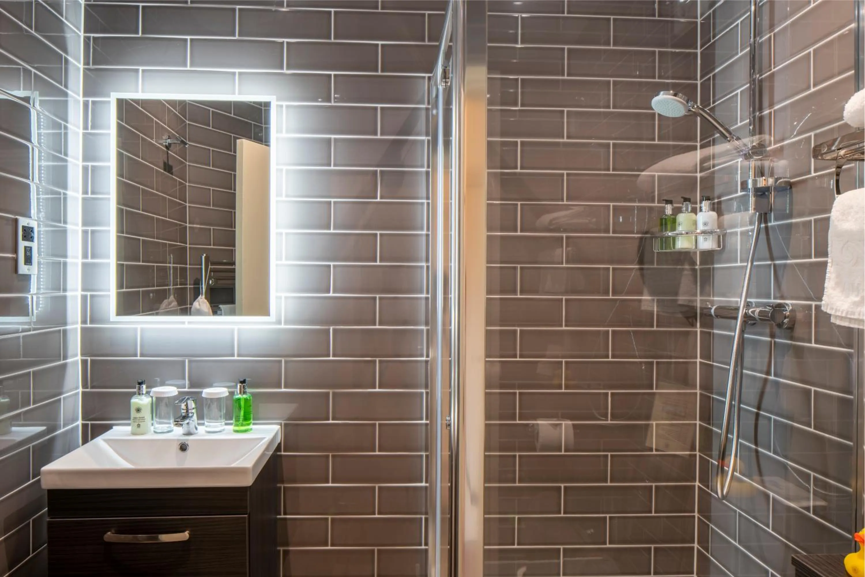 Bathroom in The Kings Arms and Royal Hotel, Godalming, Surrey - The Coaching Inn Group