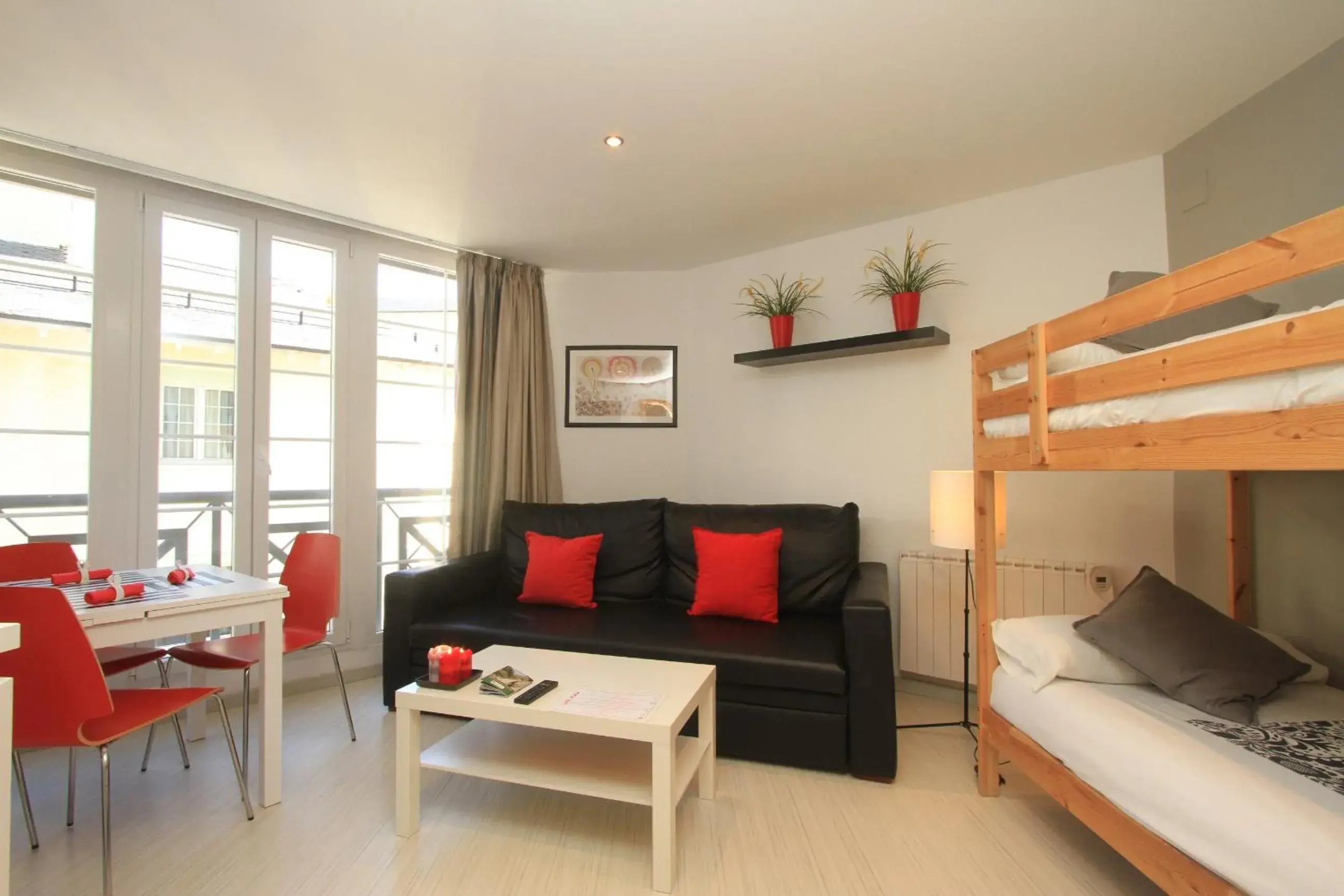 One-Bedroom Apartment with Bunk Bed in Inside Plaza Sierra Nevada One-Bedroom Apartment with Bunk Bed in Inside Plaza Sierra Nevada