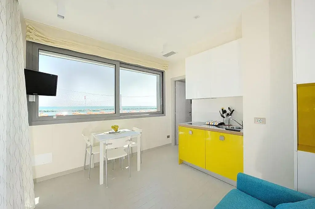 Kitchen or kitchenette, Dining Area in Hotel & Residence Cavalluccio Marino