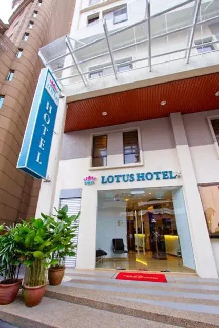 Facade/entrance in Lotus Hotel Masjid India Facade/entrance in Lotus Hotel Masjid India