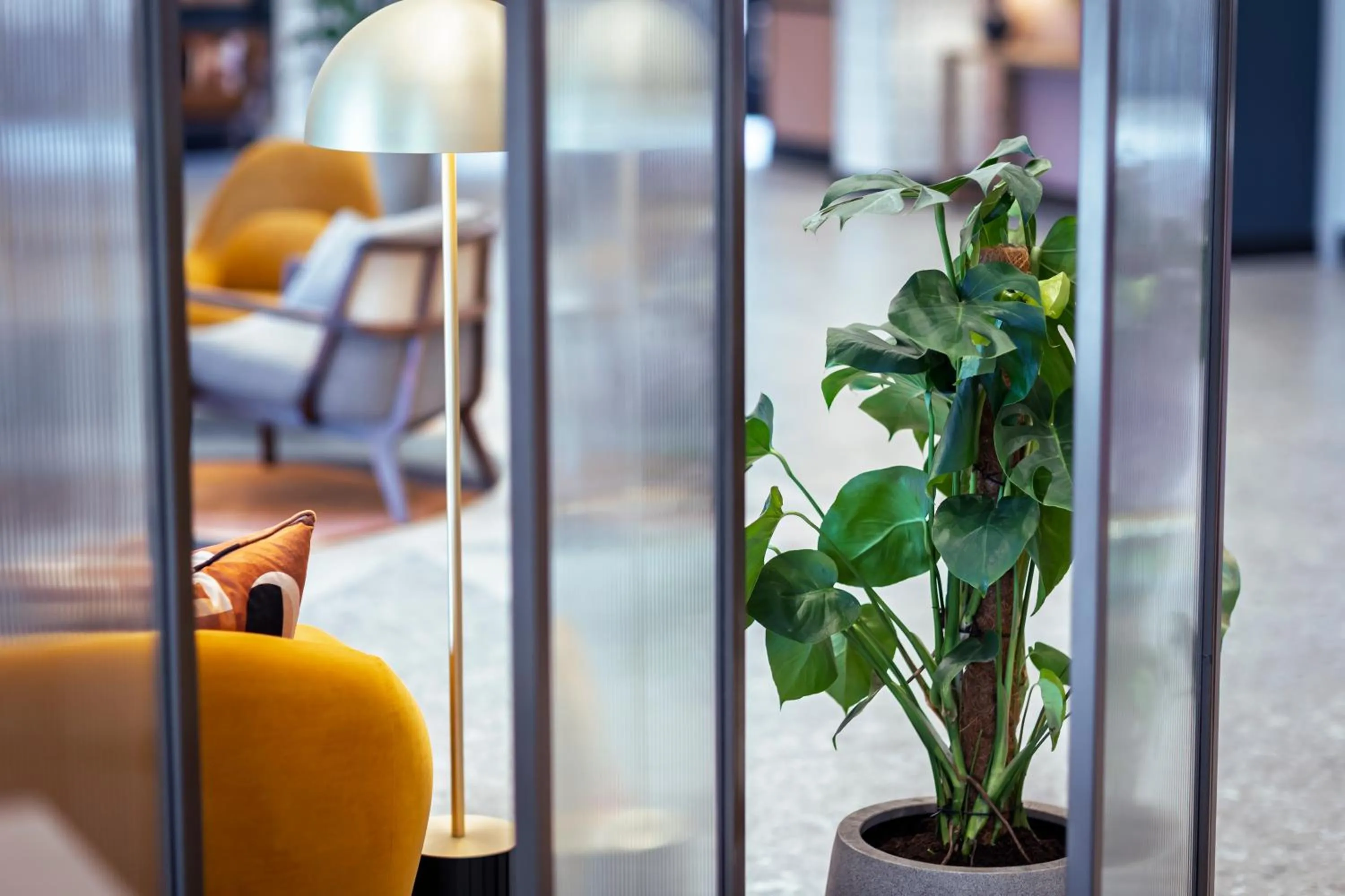 Lounge or bar in voco Fareham - Solent by IHG