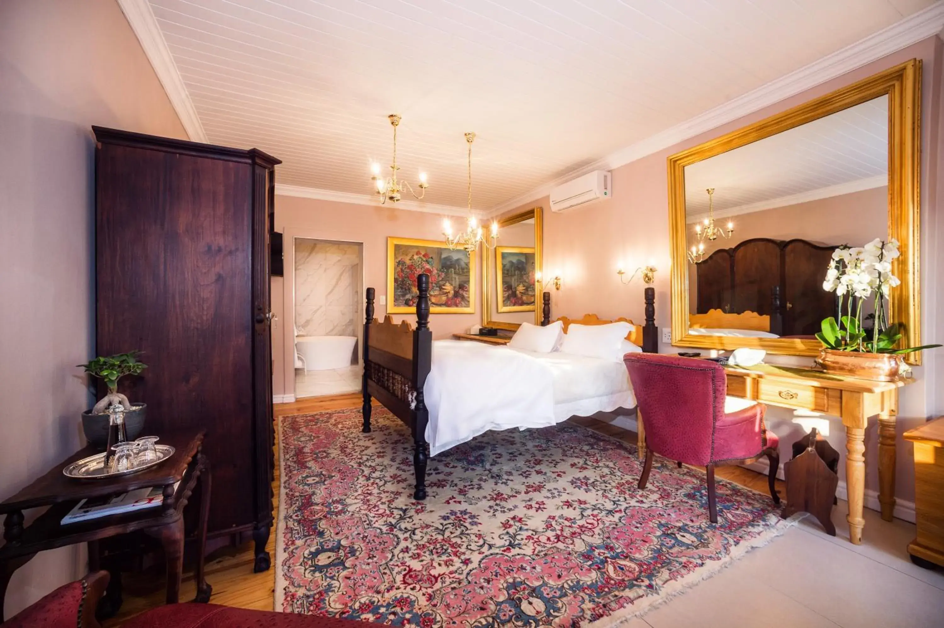 Photo of the whole room, Bed in Batavia Boutique Hotel Photo of the whole room, Bed in Batavia Boutique Hotel