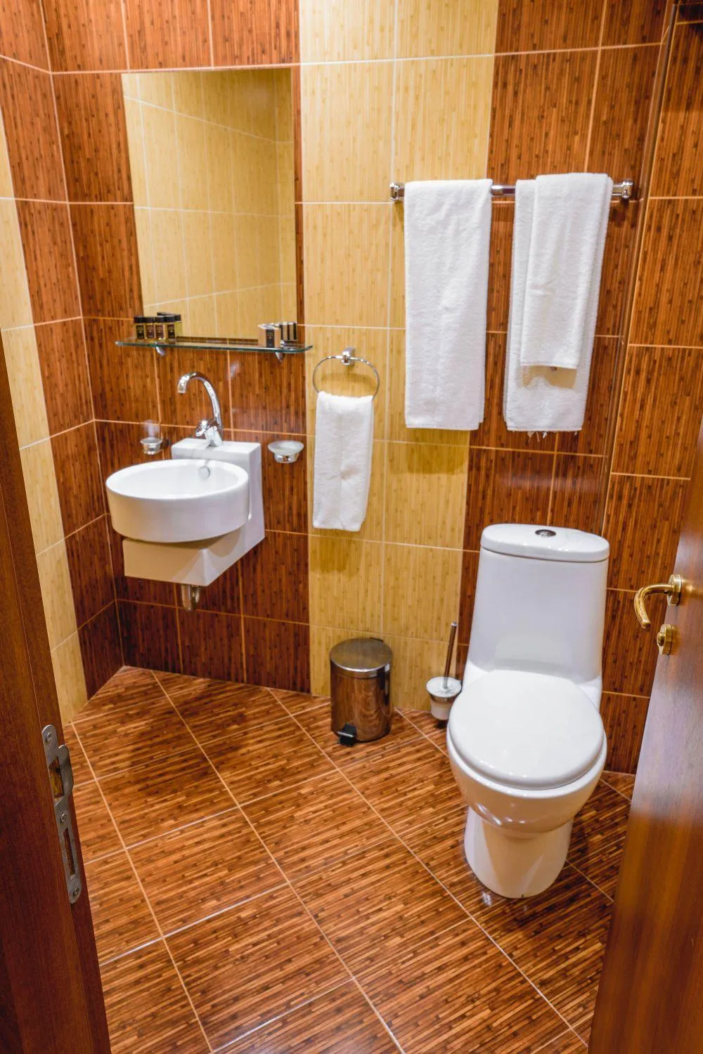 Eleganza Family Hotel - Free Parking