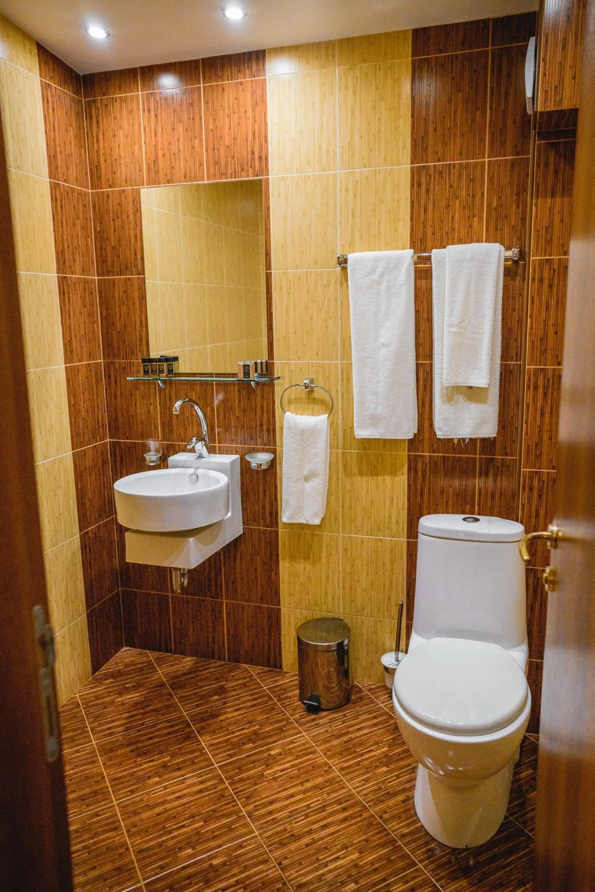 Eleganza Family Hotel - Free Parking