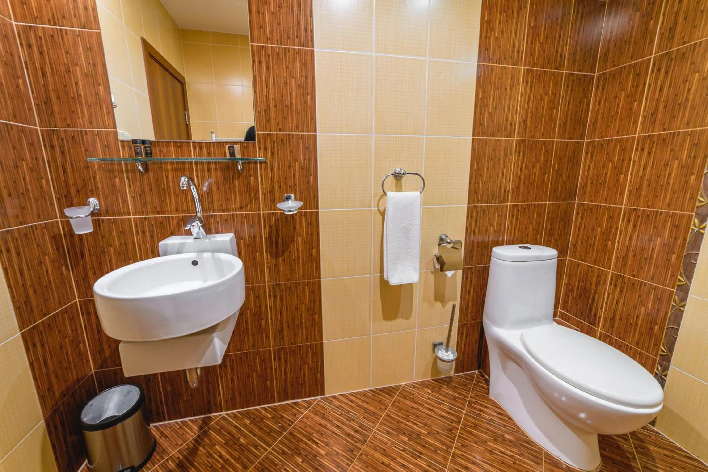 Eleganza Family Hotel - Free Parking