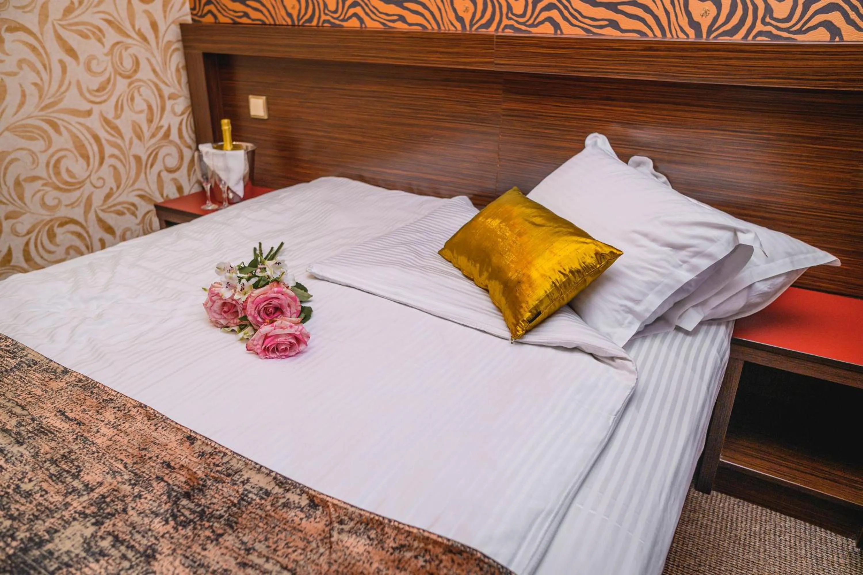 Bed in Eleganza Family Hotel - Free Parking