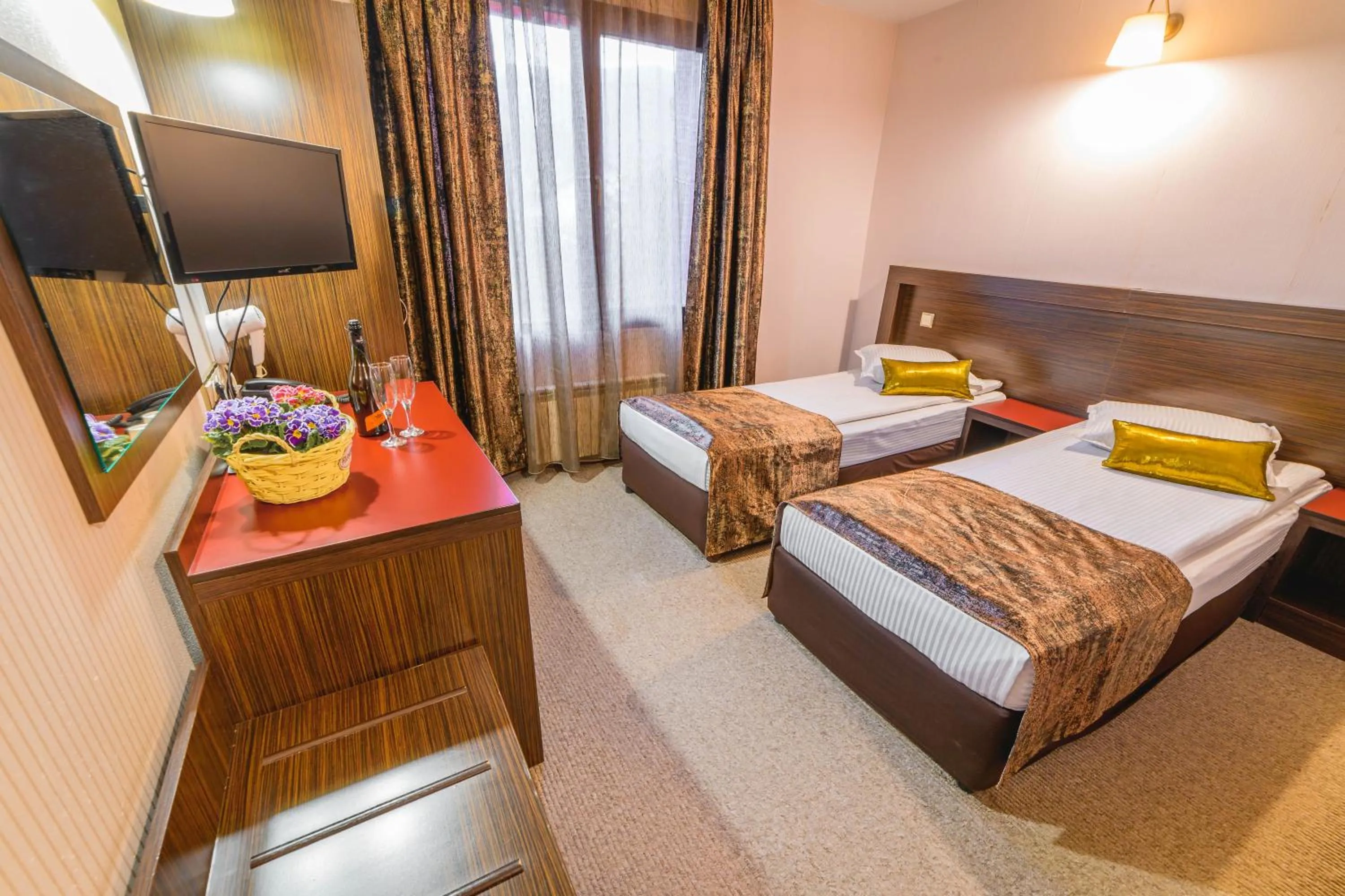 Property building, Bed in Eleganza Family Hotel - Free Parking