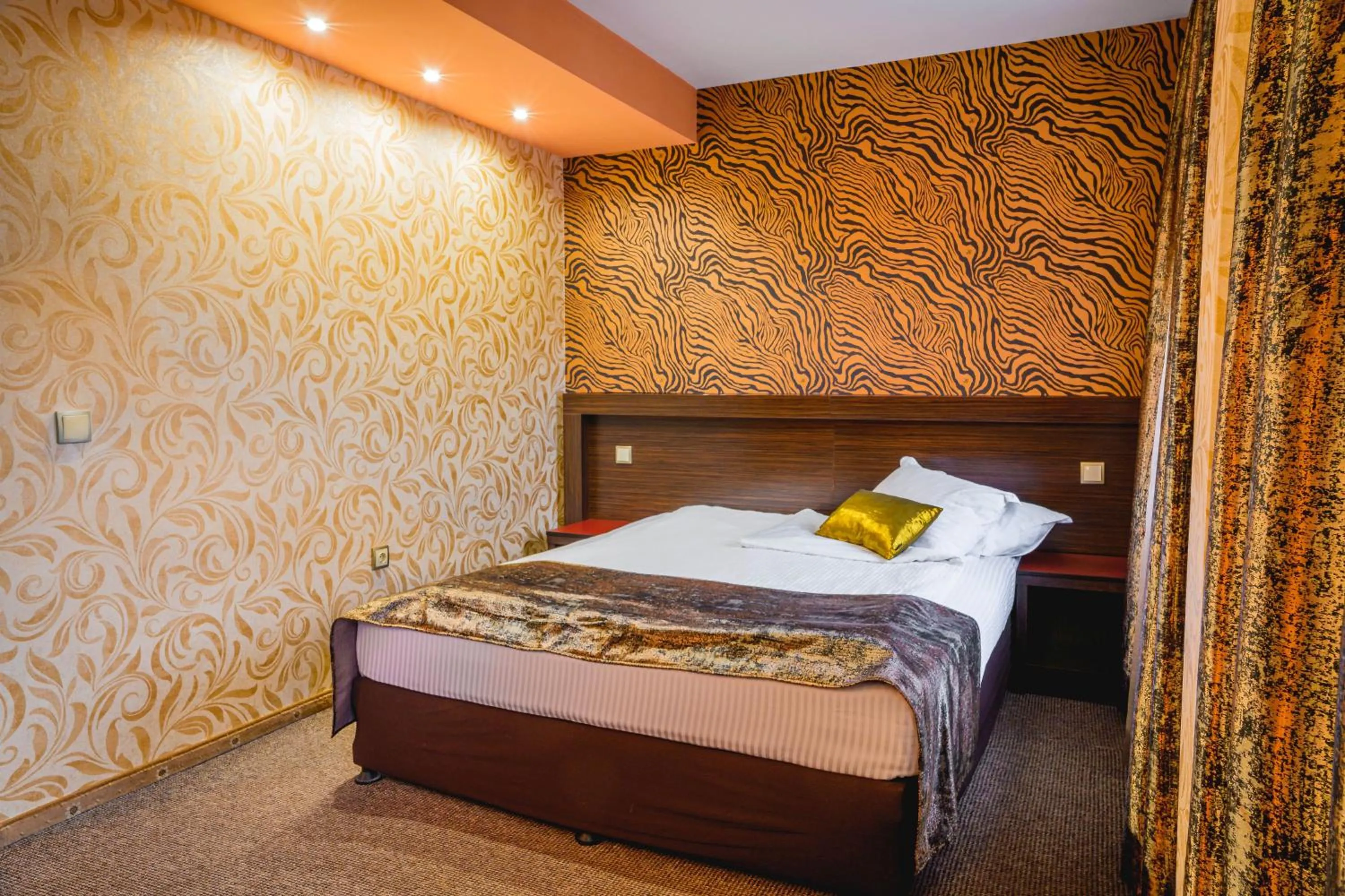 Bed in Eleganza Family Hotel - Free Parking