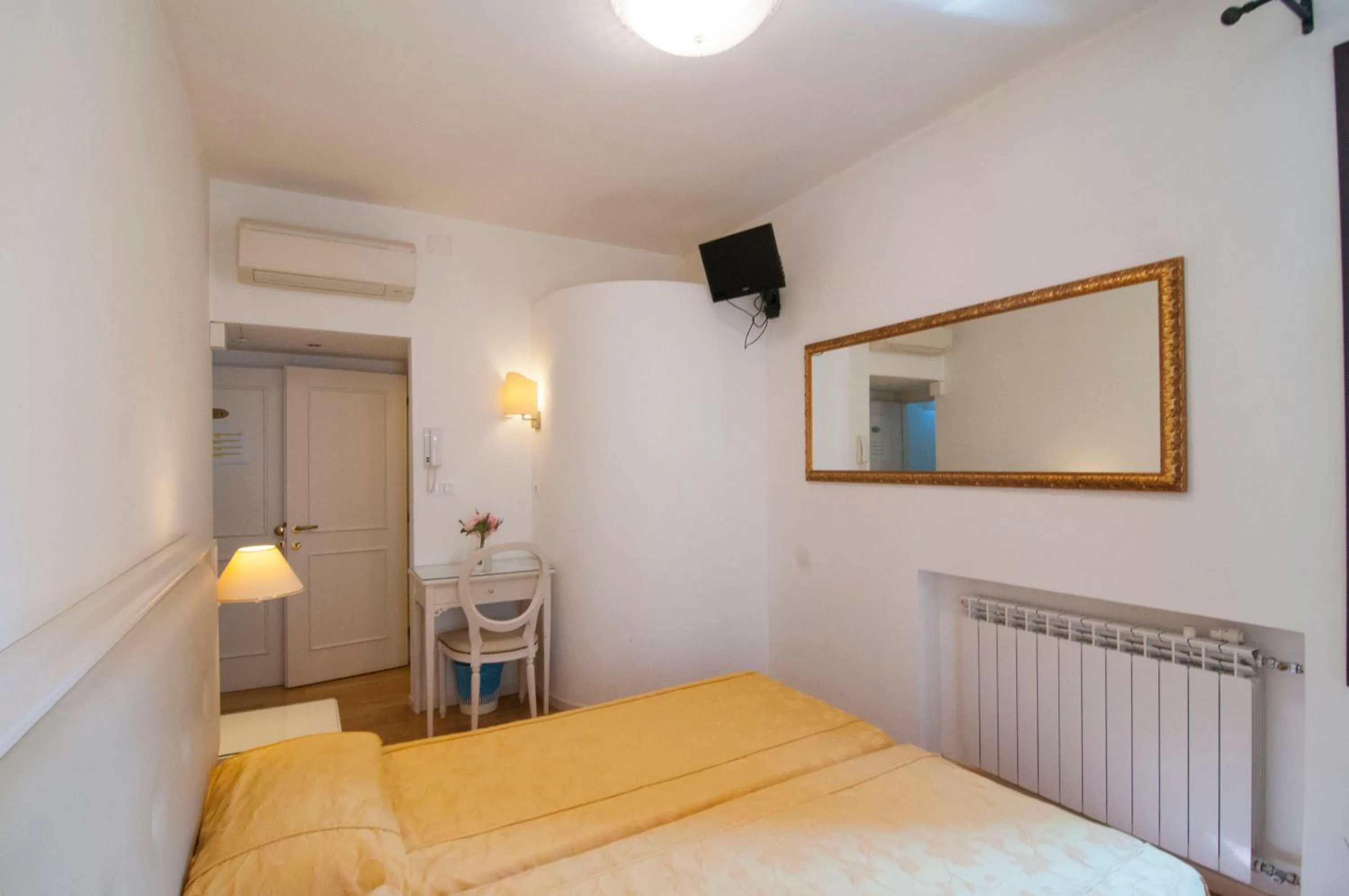 Bed in Albergo ai Tolentini