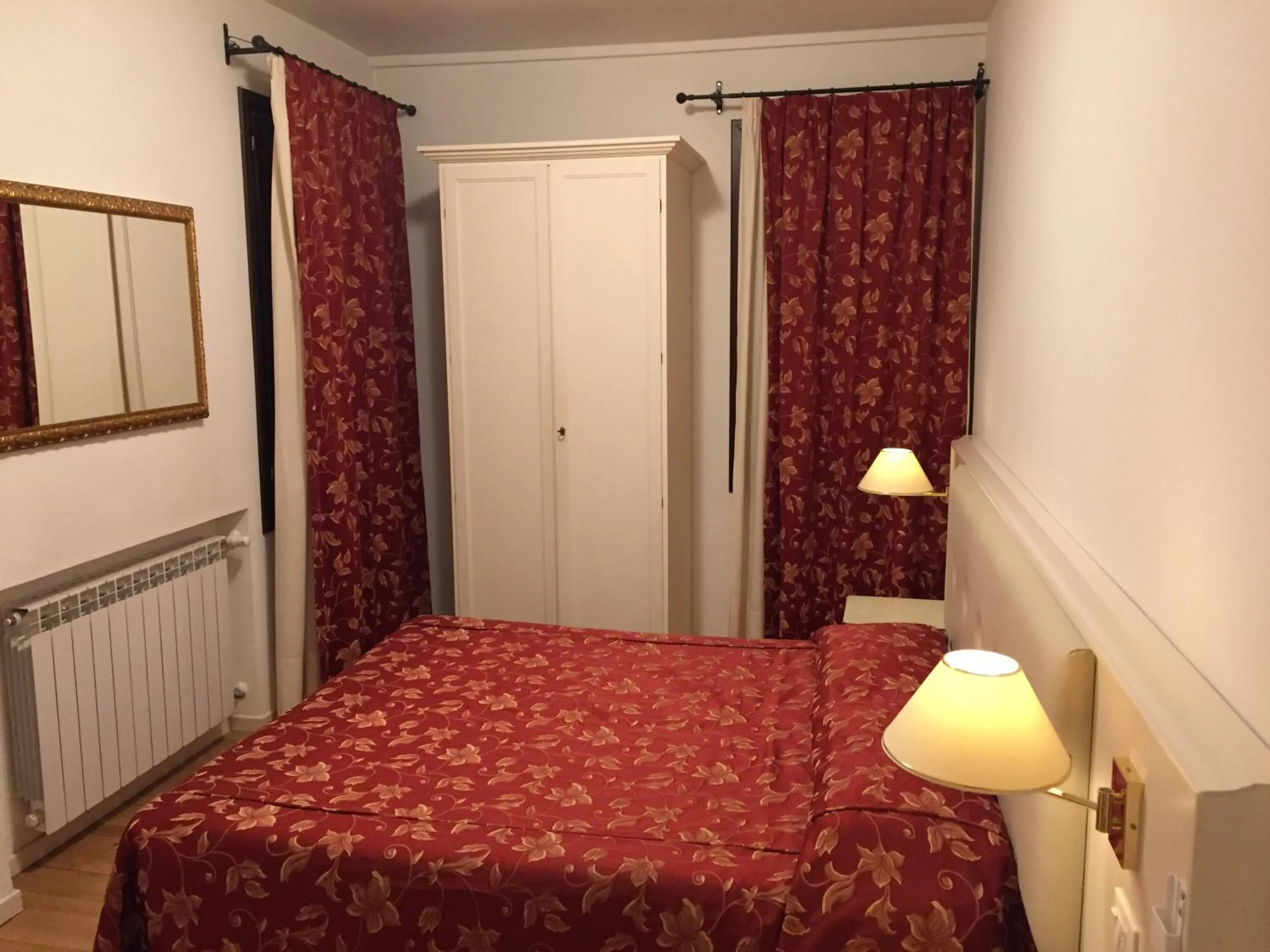 Photo of the whole room, Bed in Albergo ai Tolentini