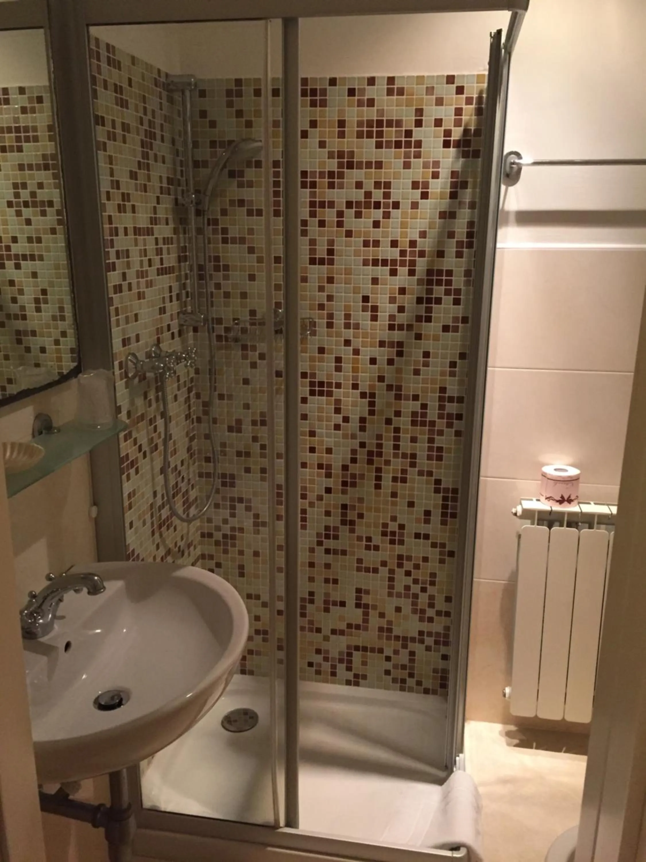 Bathroom in Albergo ai Tolentini