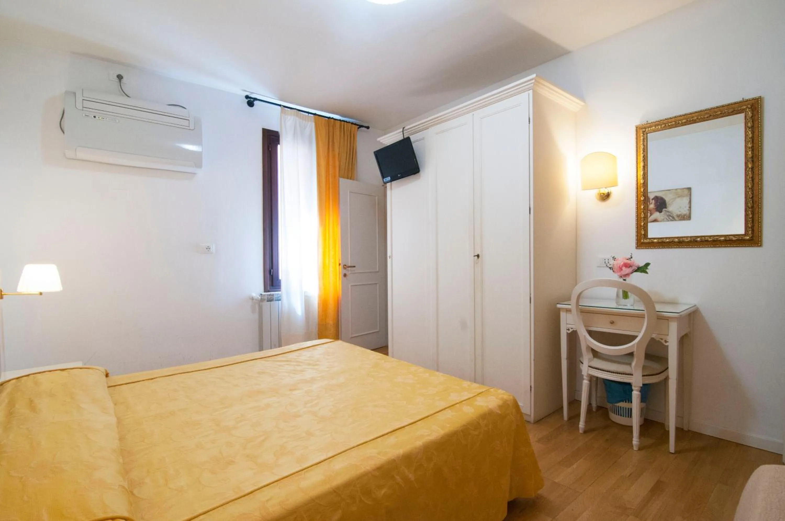 Bed in Albergo ai Tolentini