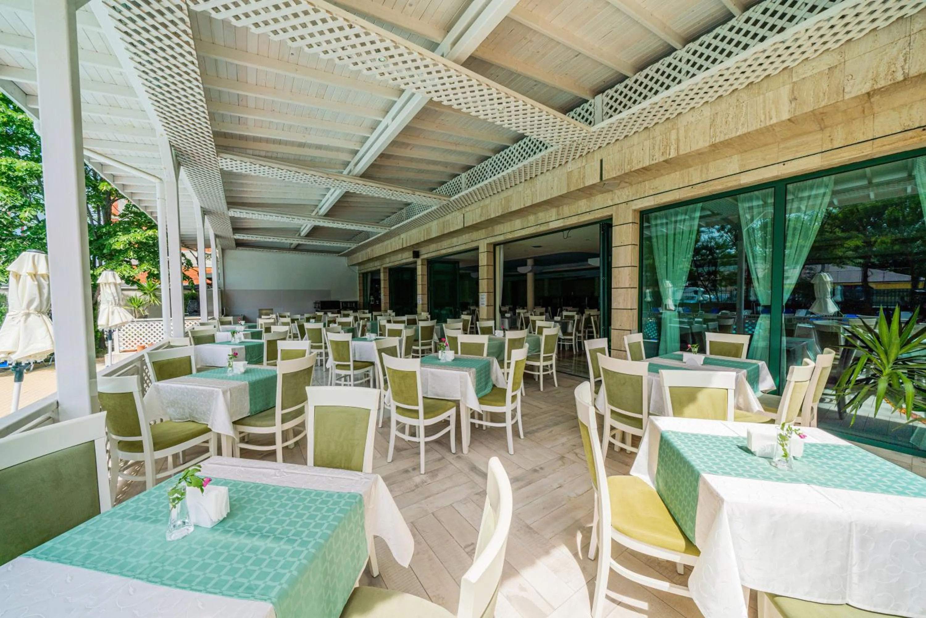 Restaurant/places to eat in Perla Plaza Hotel - All Inclusive