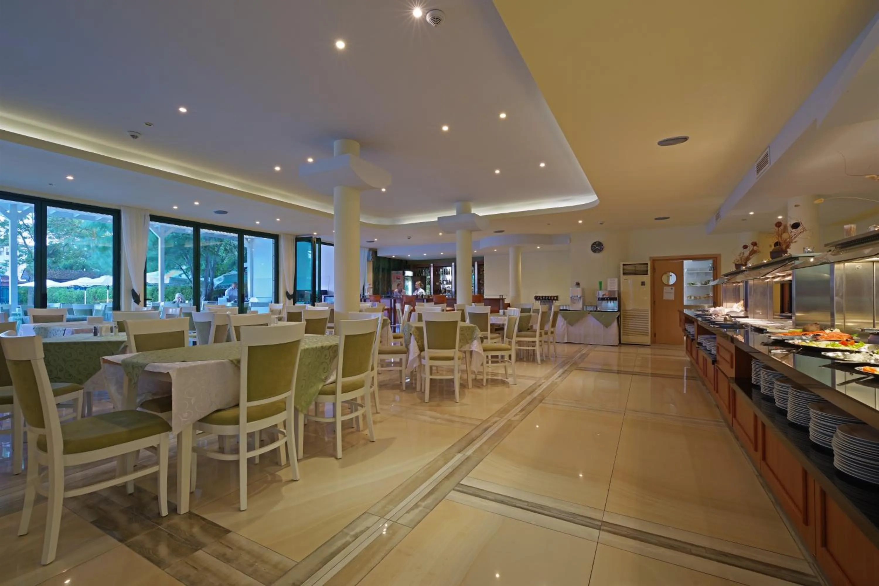 Restaurant/places to eat in Perla Plaza Hotel - All Inclusive