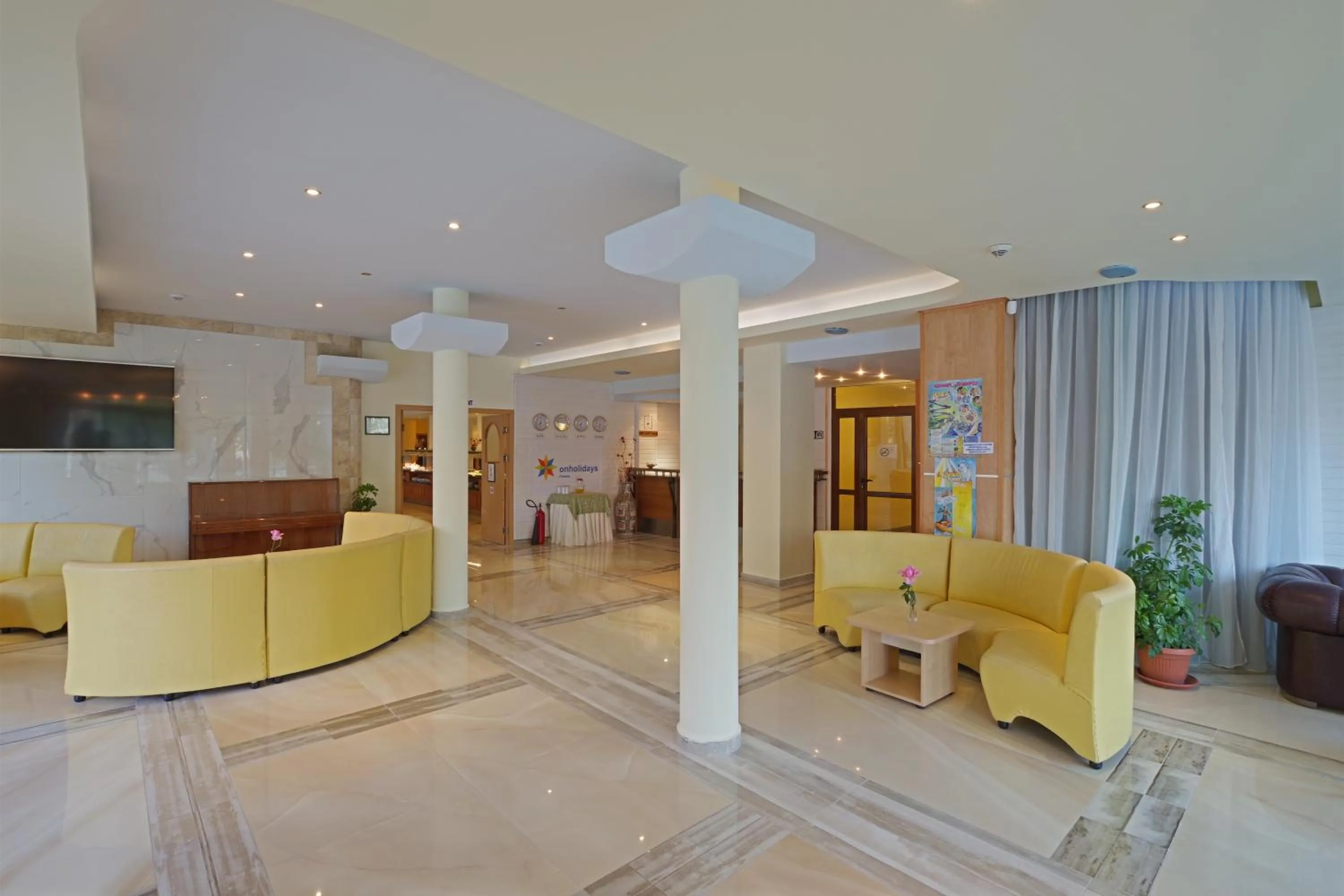 Lobby or reception in Perla Plaza Hotel - All Inclusive
