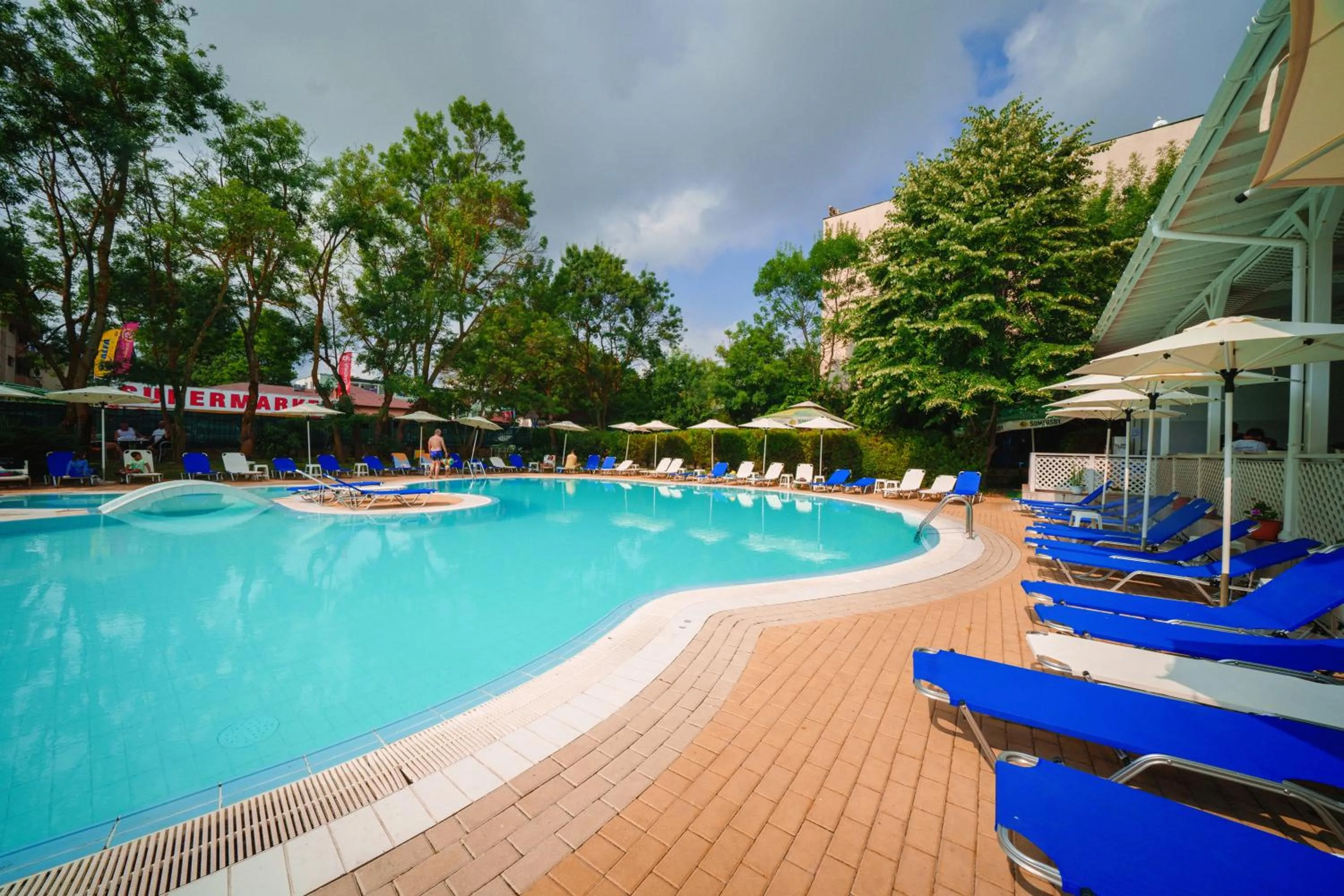 Swimming pool in Perla Plaza Hotel - All Inclusive