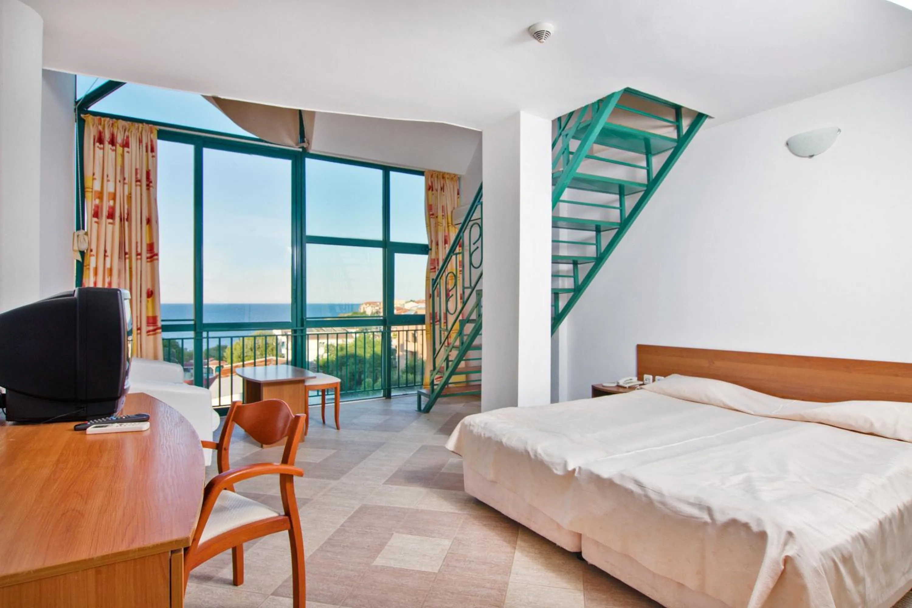 Photo of the whole room, Bed in Perla Plaza Hotel - All Inclusive