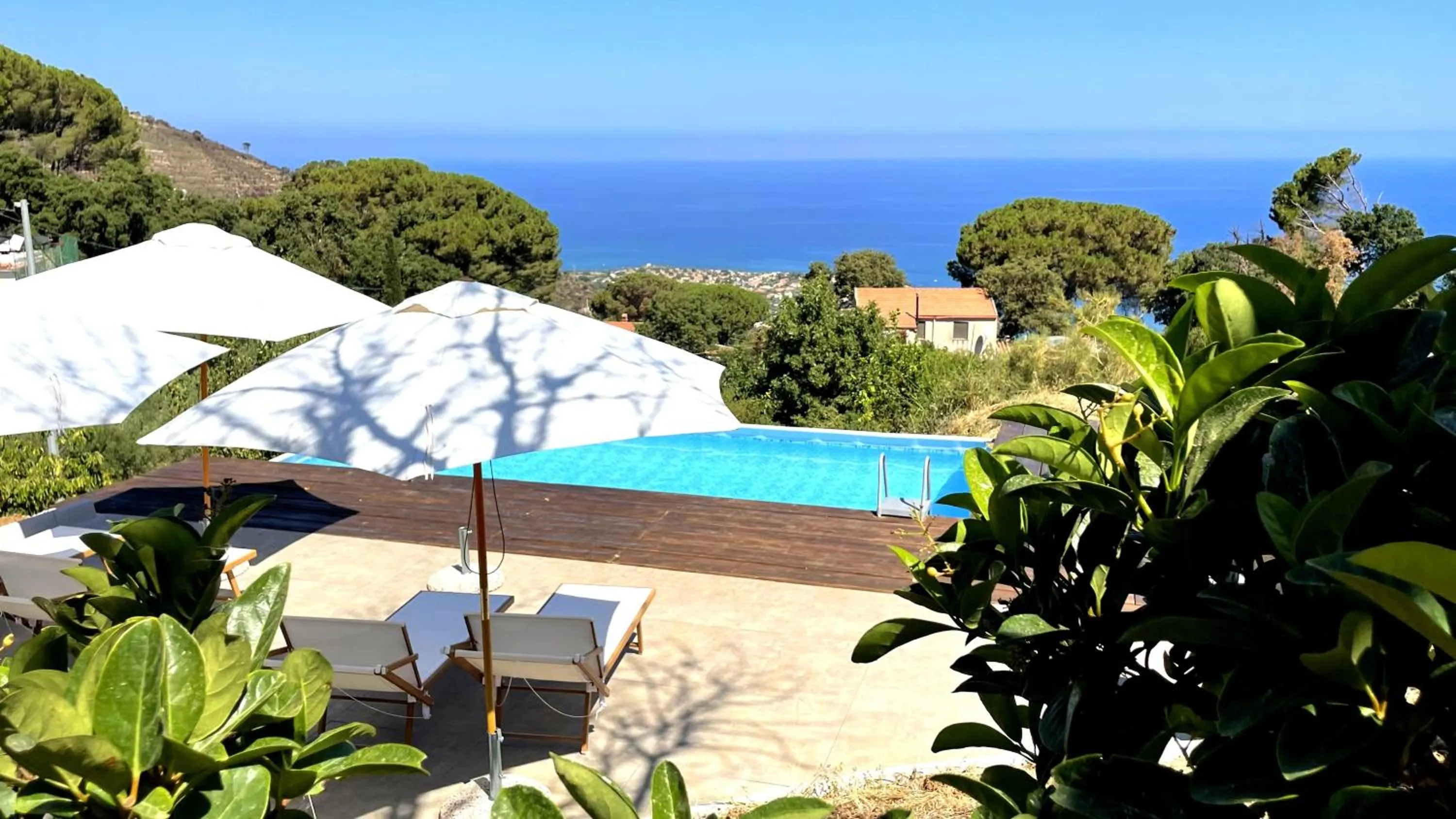 Pool view in B&B Le Ginestre
