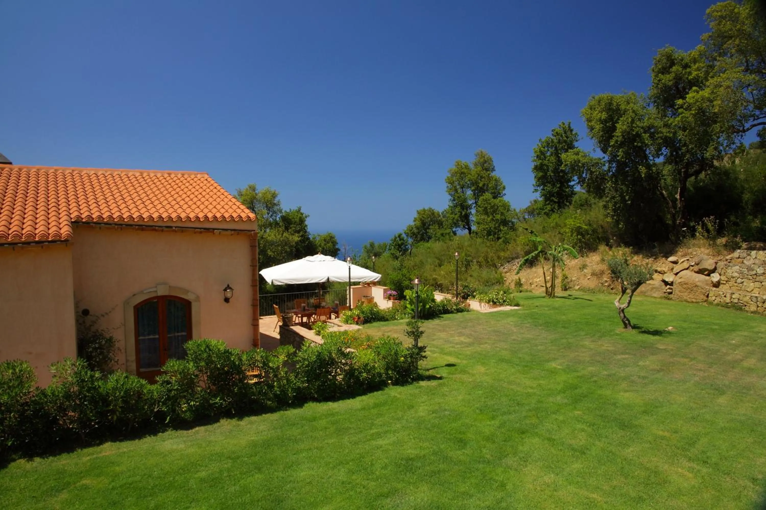 Facade/entrance in B&B Le Ginestre