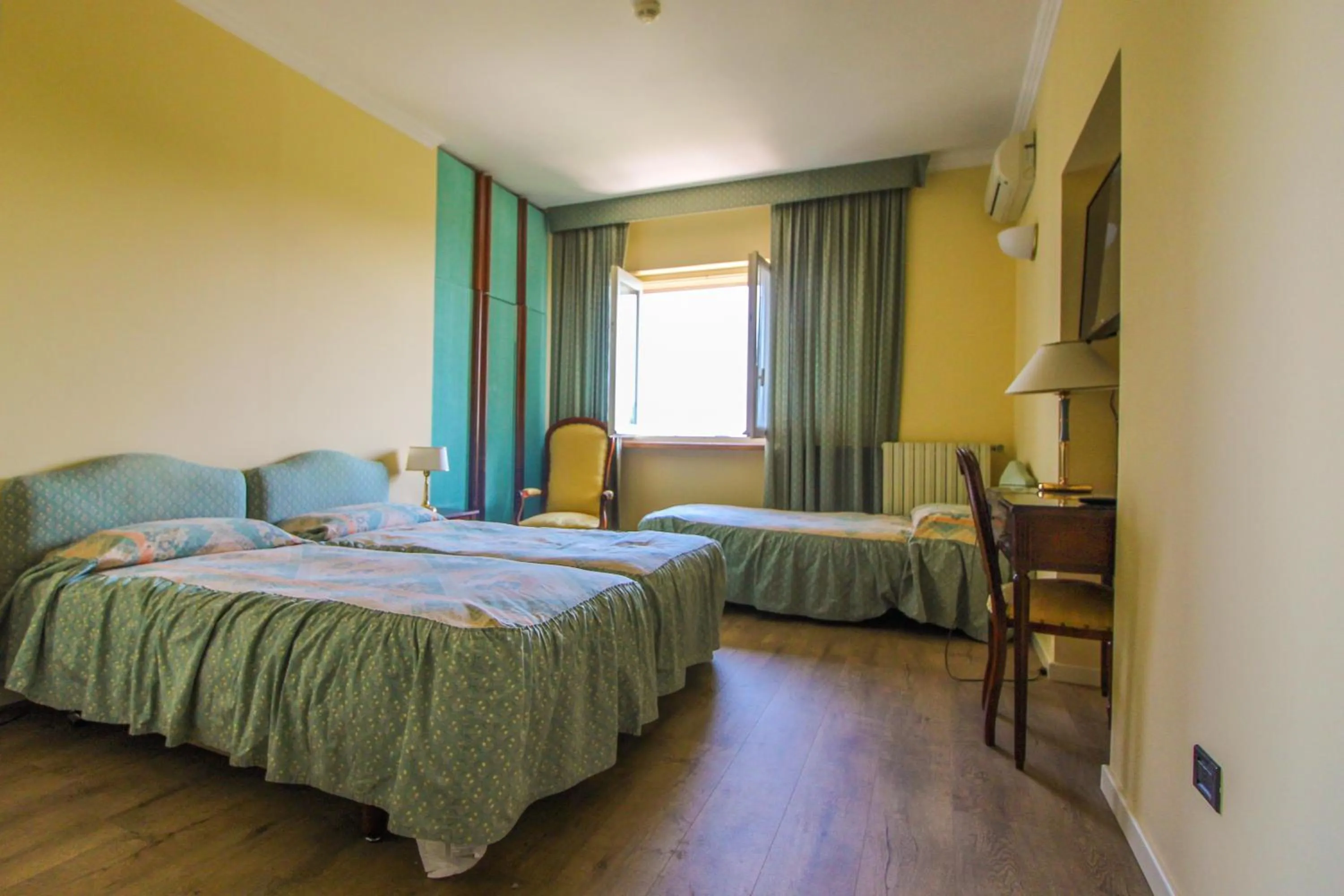 Bed in Hotel Moderno