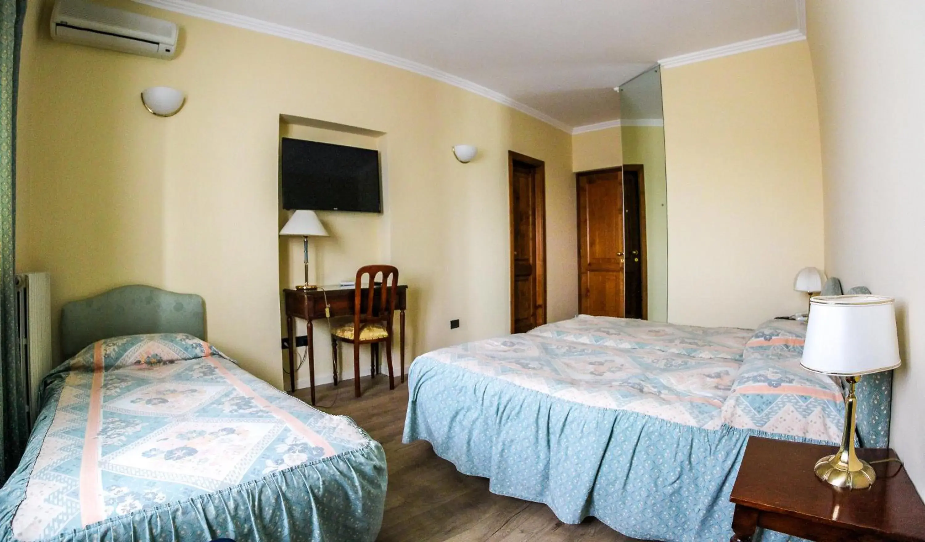 Bed in Hotel Moderno Bed in Hotel Moderno