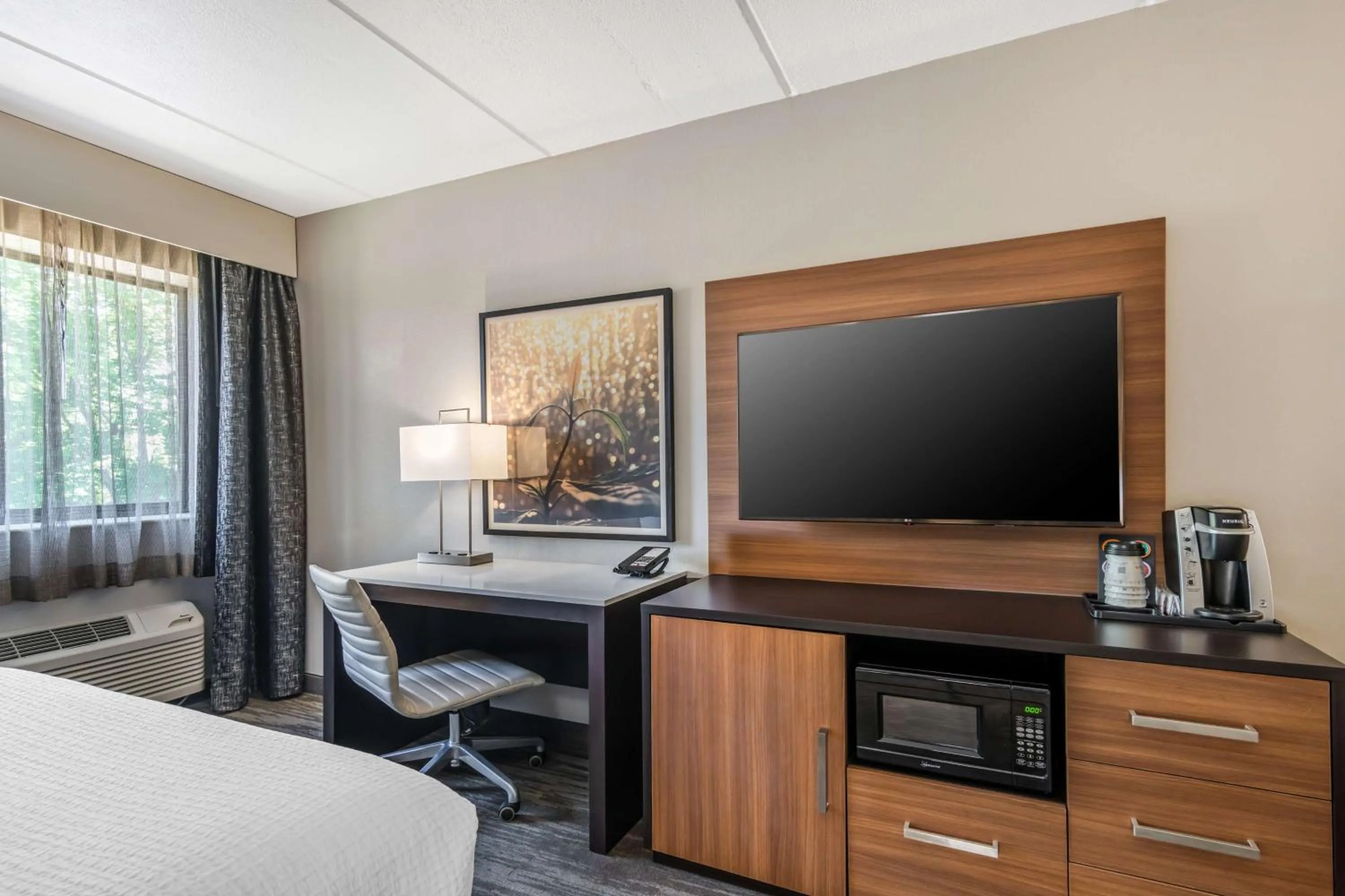 Bedroom, Bed in Best Western Atlanta-Marietta Ballpark Hotel