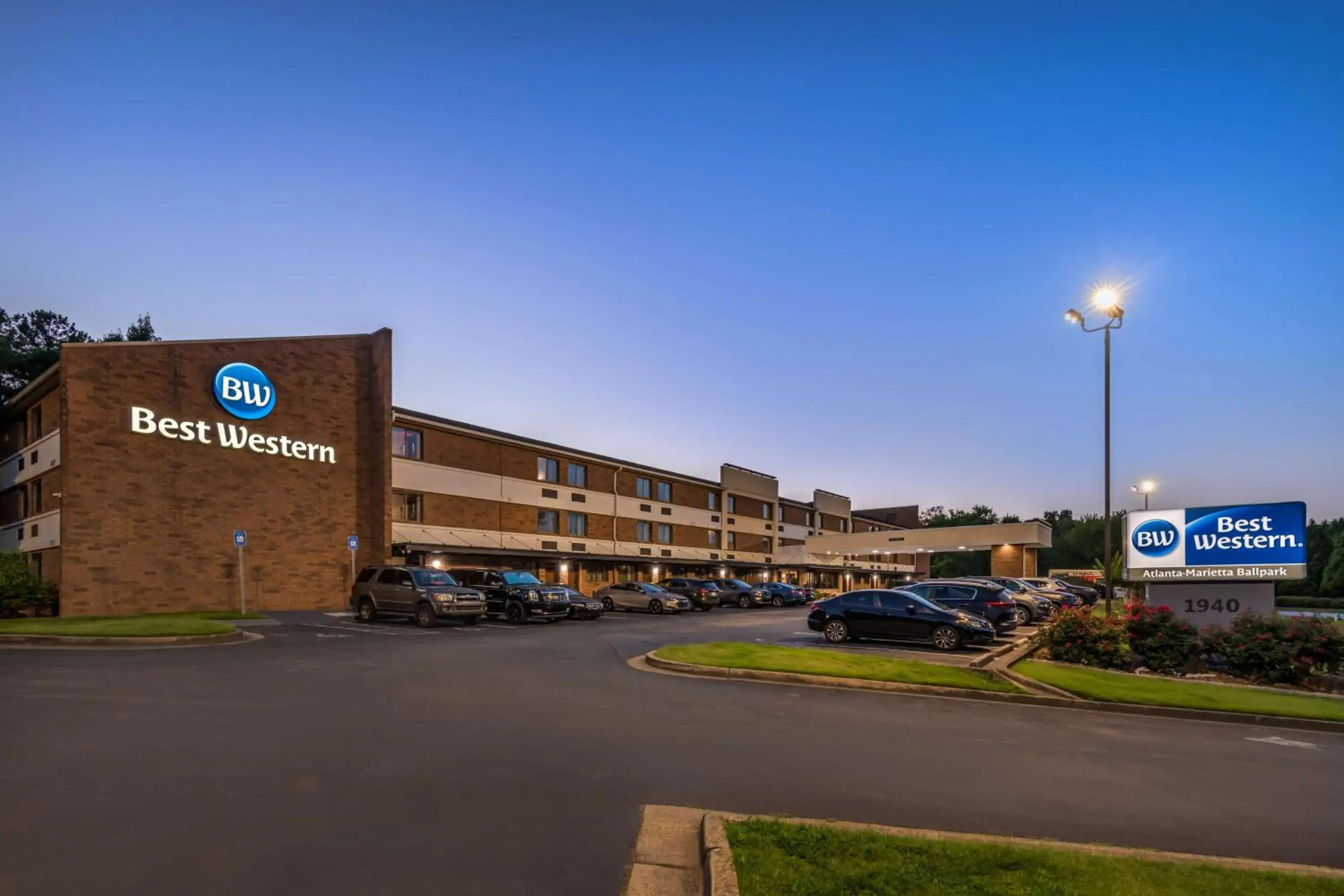 Property building in Best Western Atlanta-Marietta Ballpark Hotel Property building in Best Western Atlanta-Marietta Ballpark Hotel