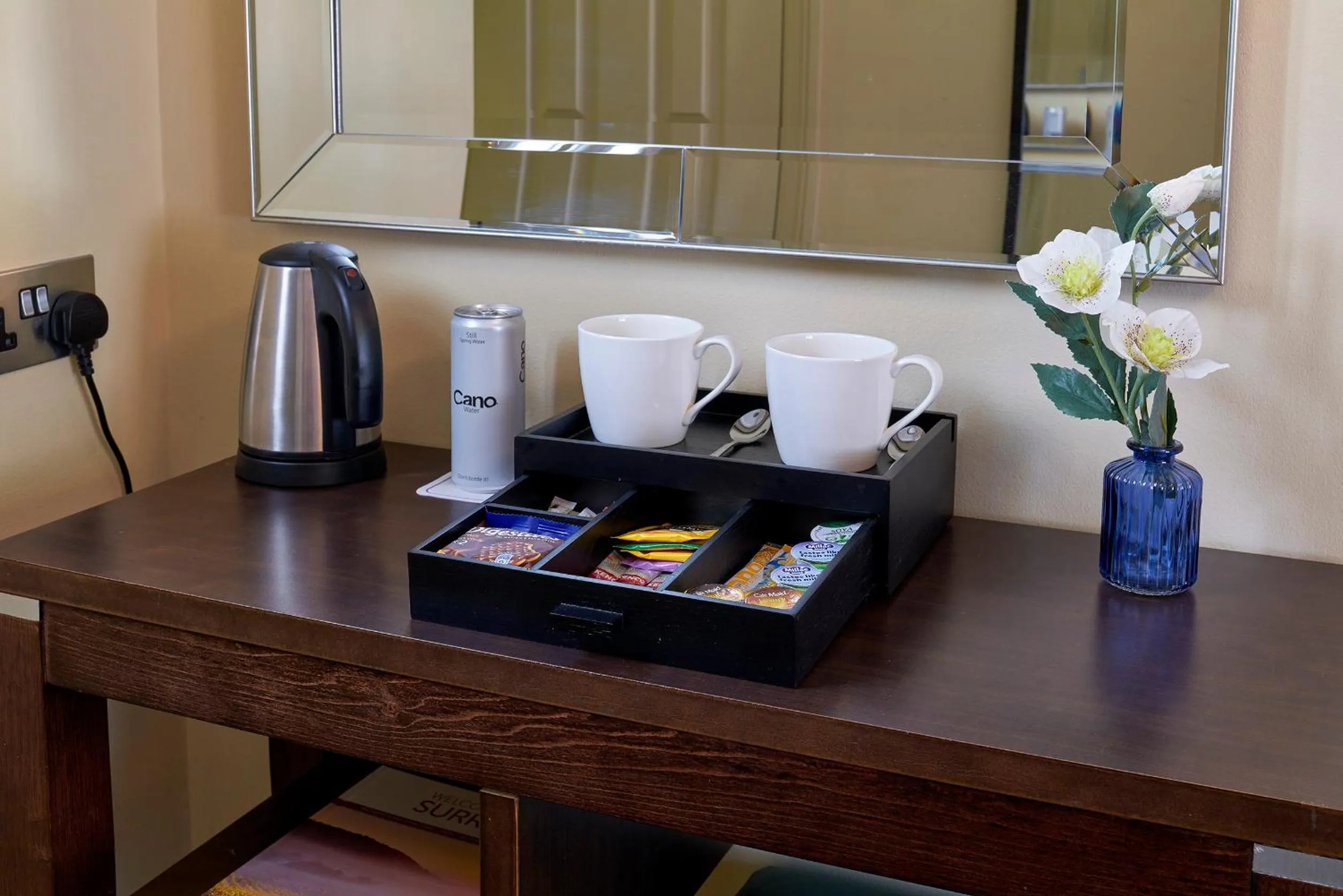 Coffee/tea facilities in Mandolay Hotel Guildford