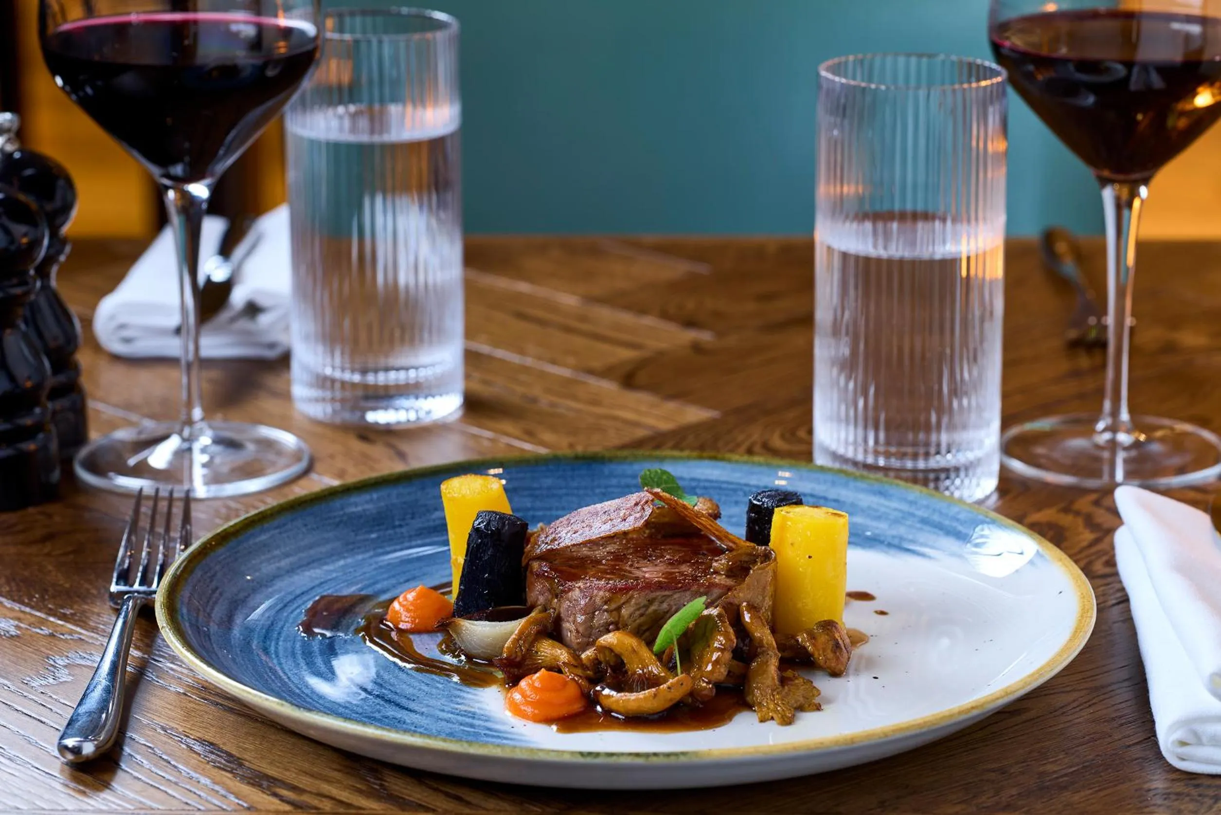 Restaurant/places to eat in Mandolay Hotel Guildford