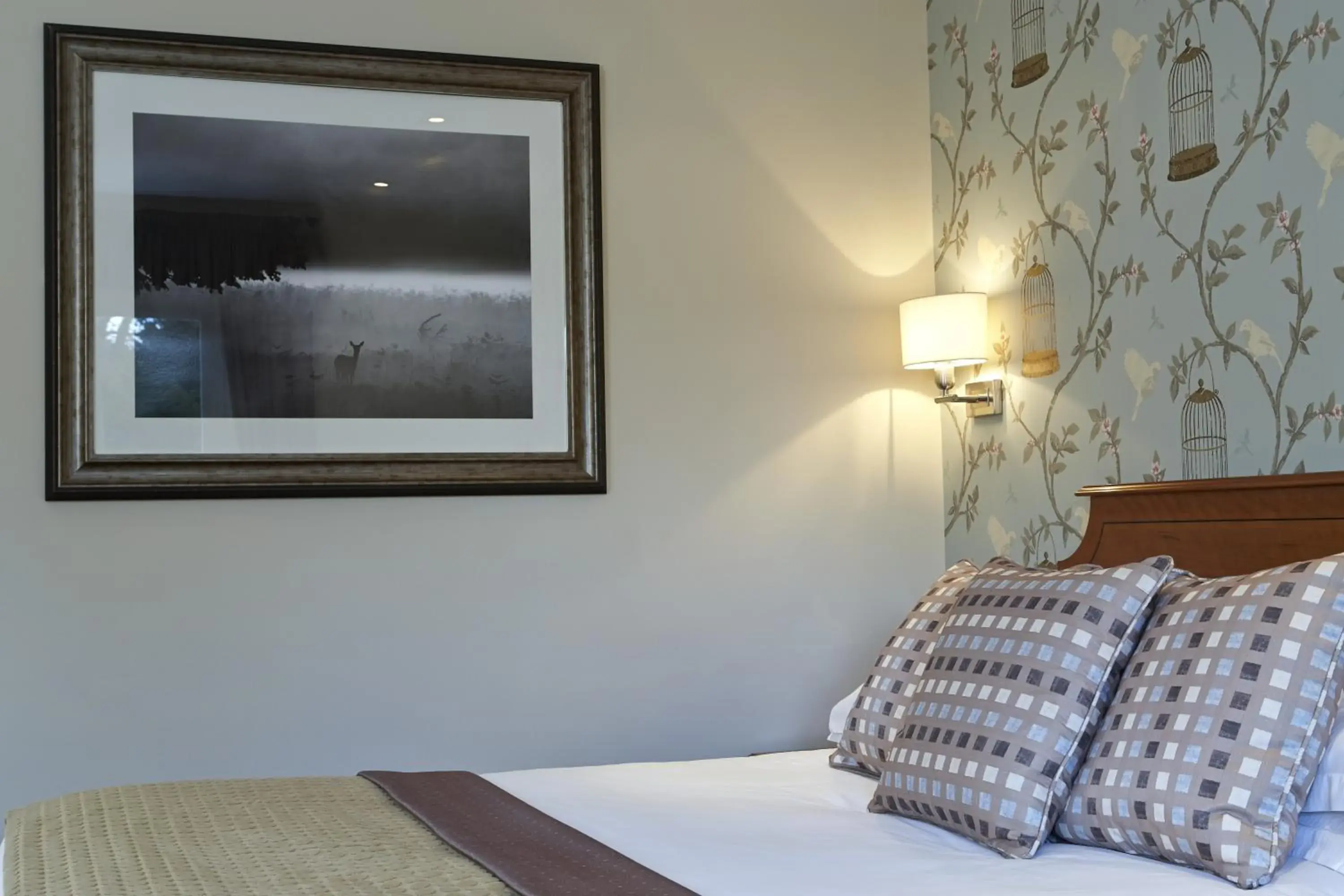 Bedroom, Bed in Mandolay Hotel Guildford Bedroom, Bed in Mandolay Hotel Guildford