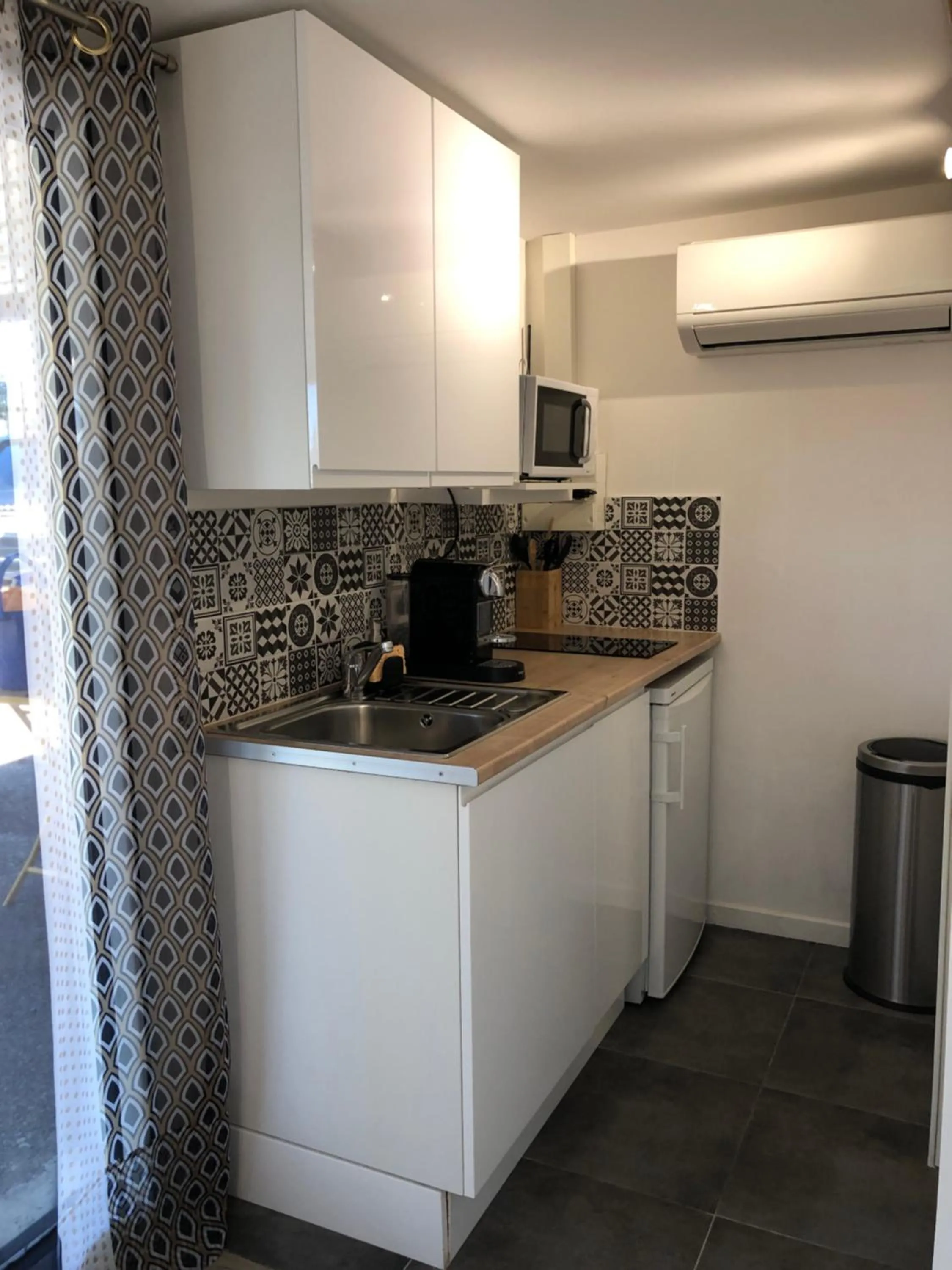 Kitchen or kitchenette in Villa Antoline