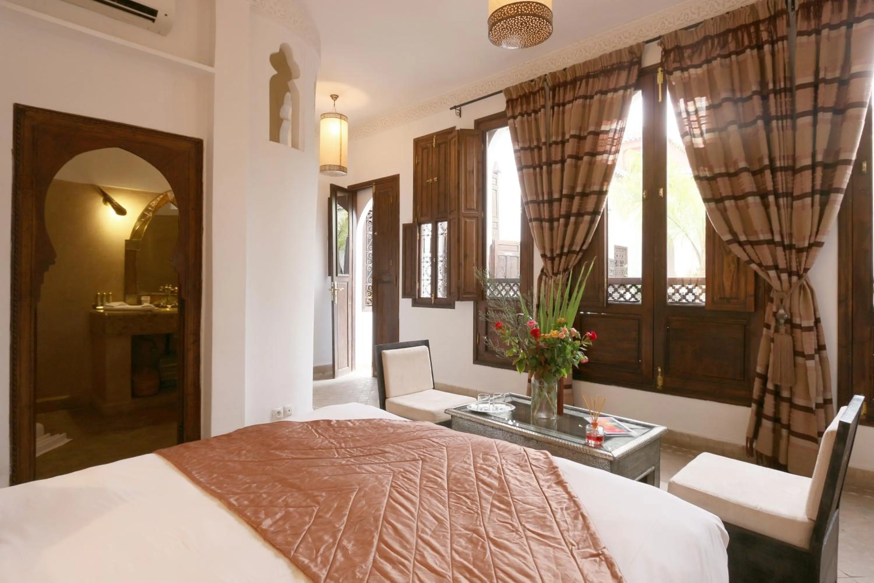 Photo of the whole room, Bed in Riad Pachavana