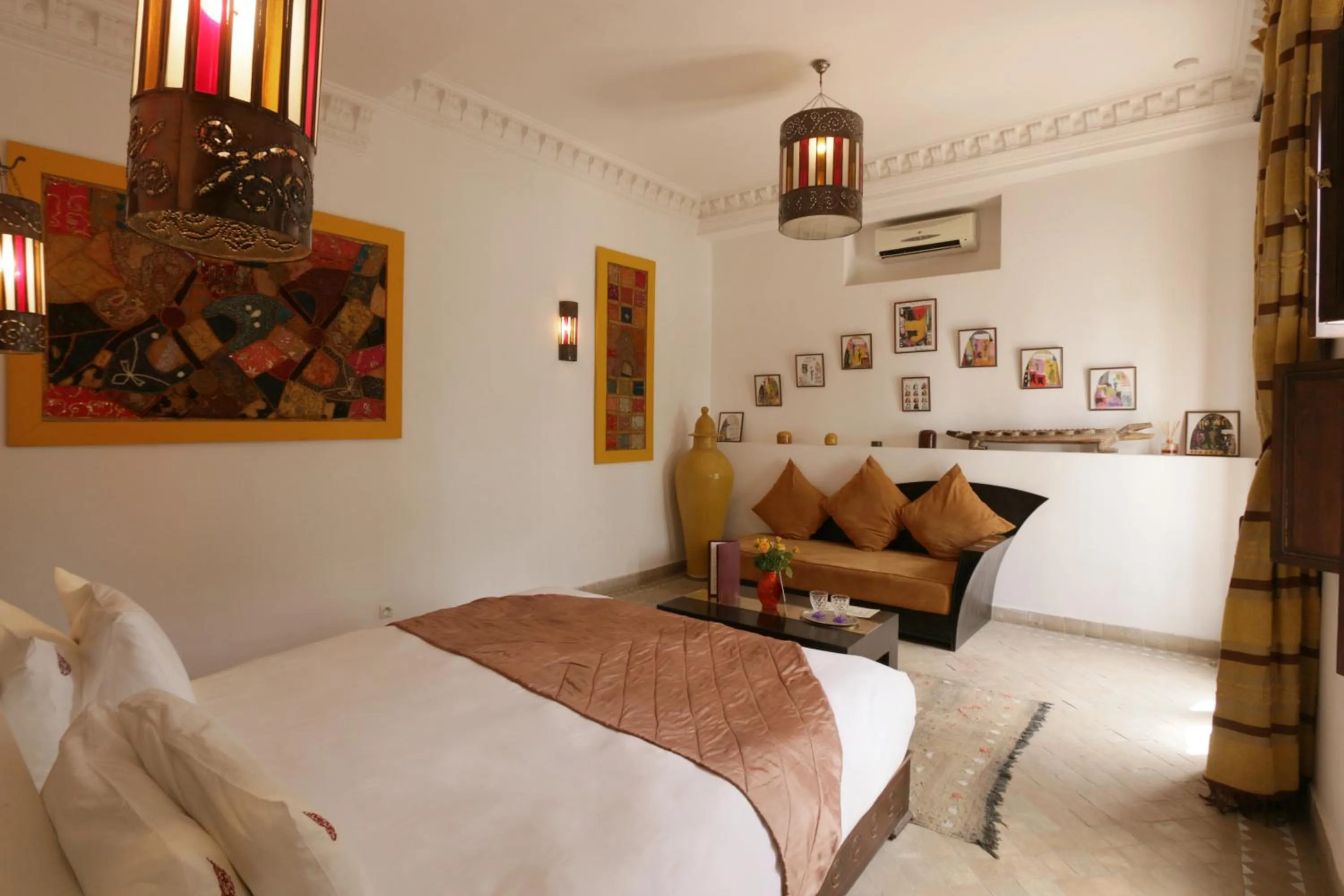 Photo of the whole room, Bed in Riad Pachavana