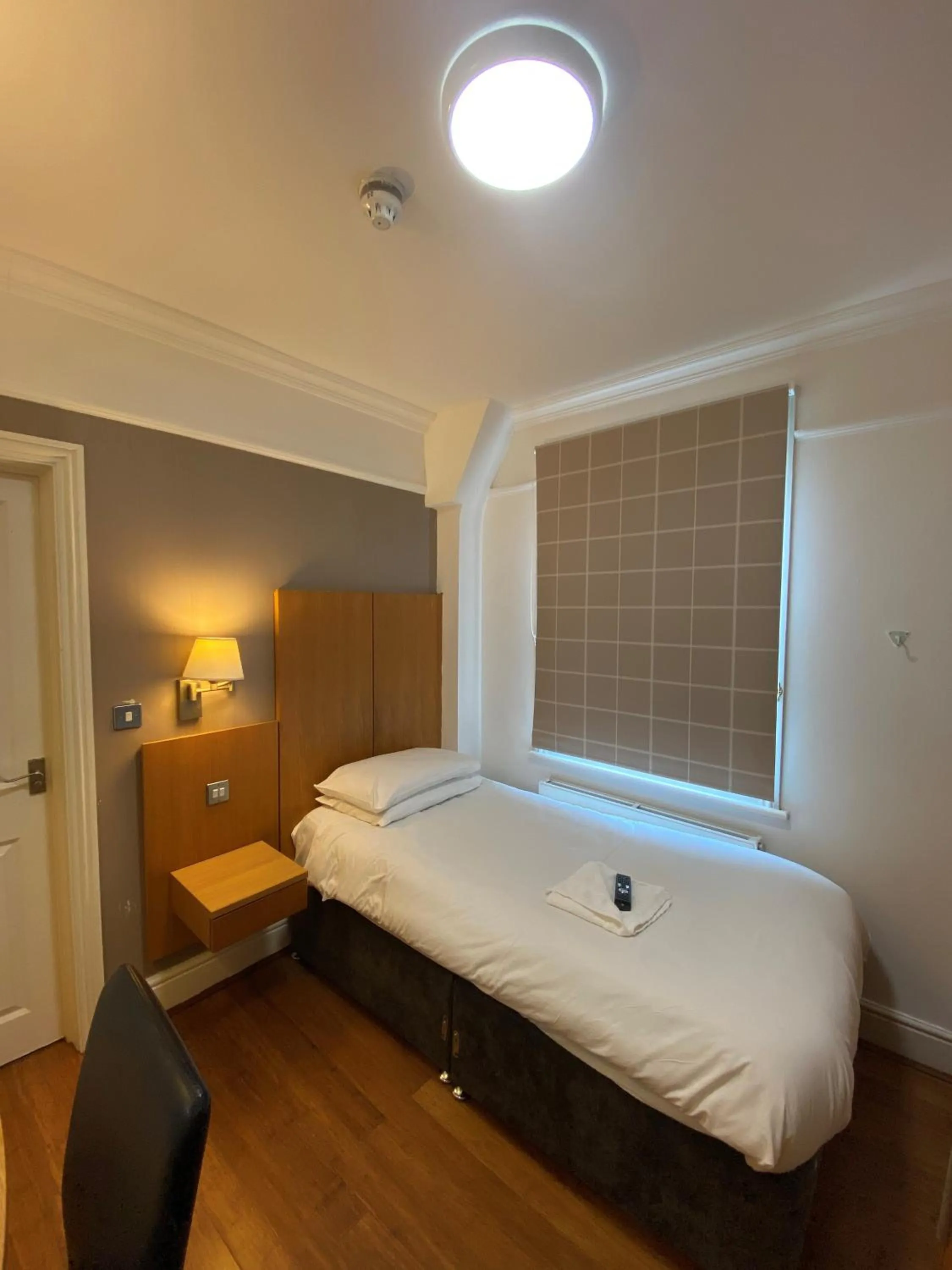 Bed in Buckingham Hotel