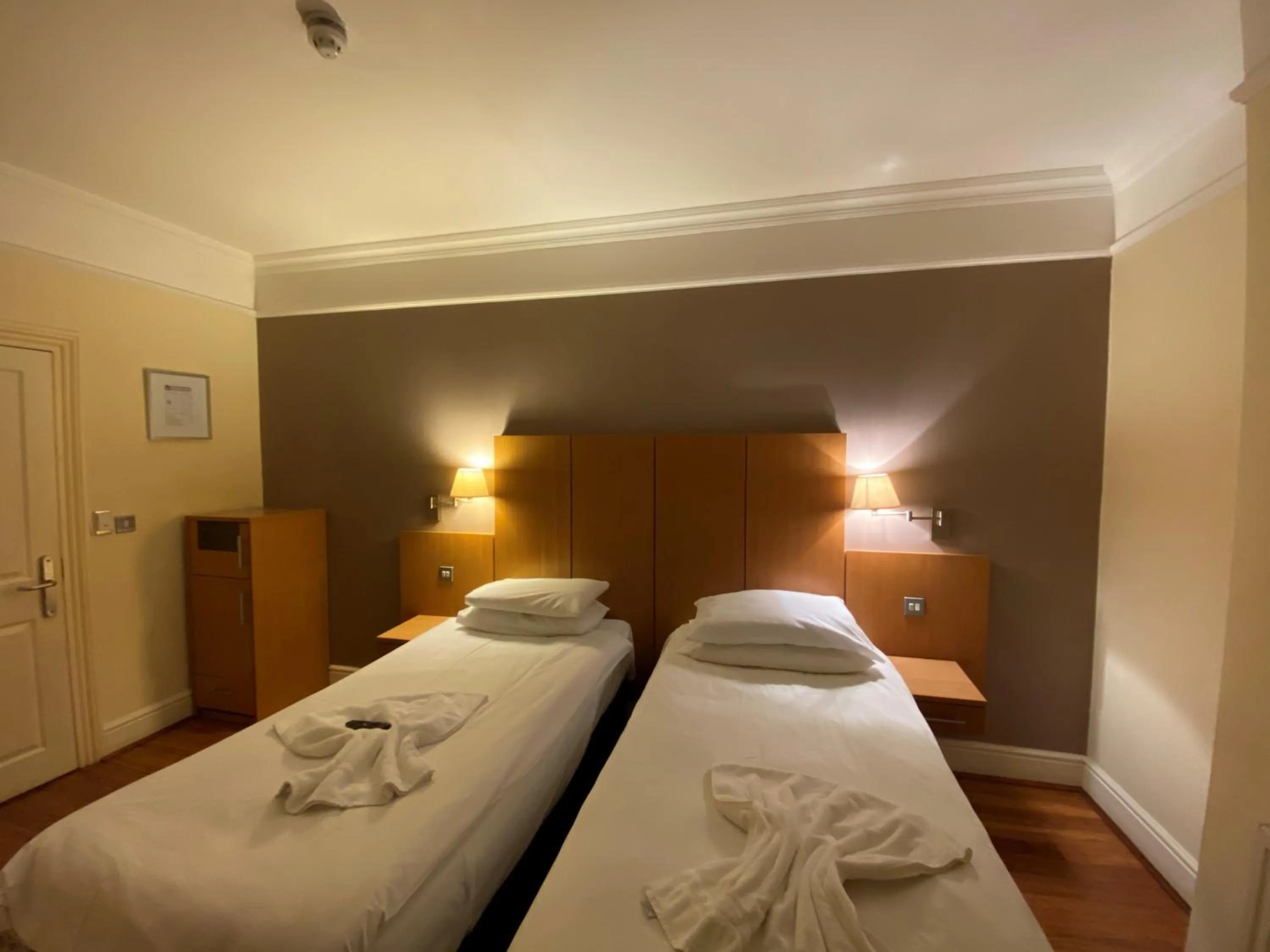 Bed in Buckingham Hotel