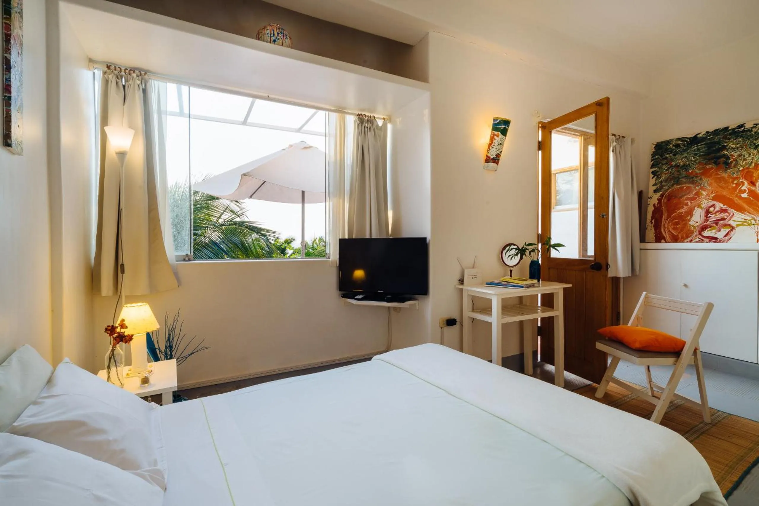 Photo of the whole room, Bed in Sunset Mancora