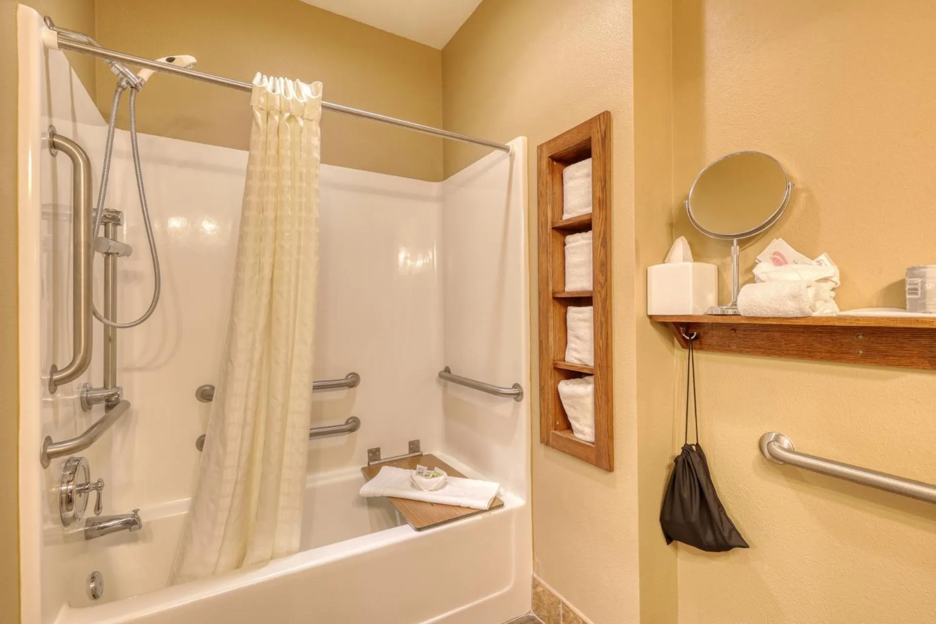 Bath in The Lodge at Deadwood