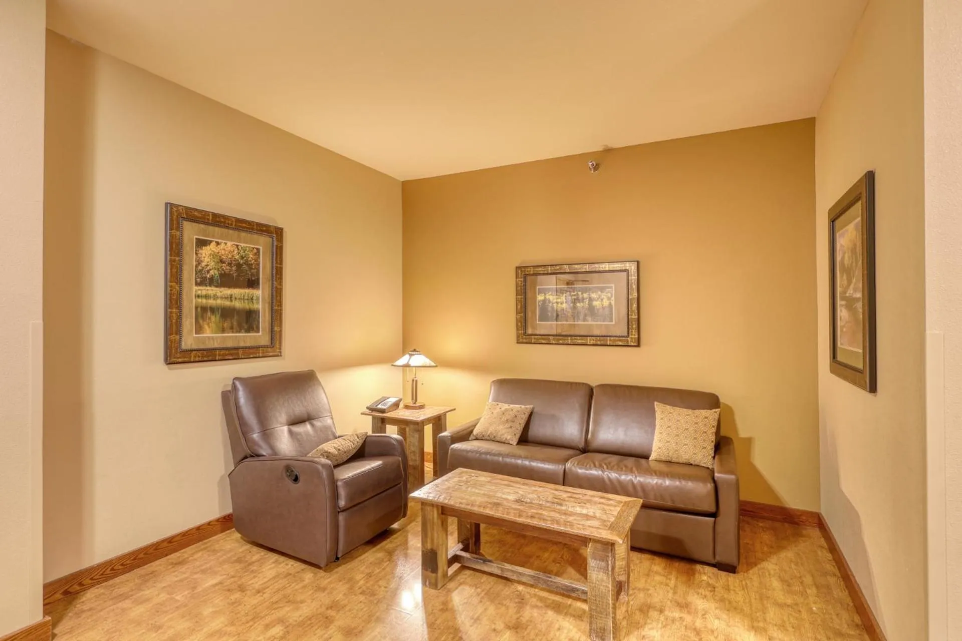 Seating area in The Lodge at Deadwood