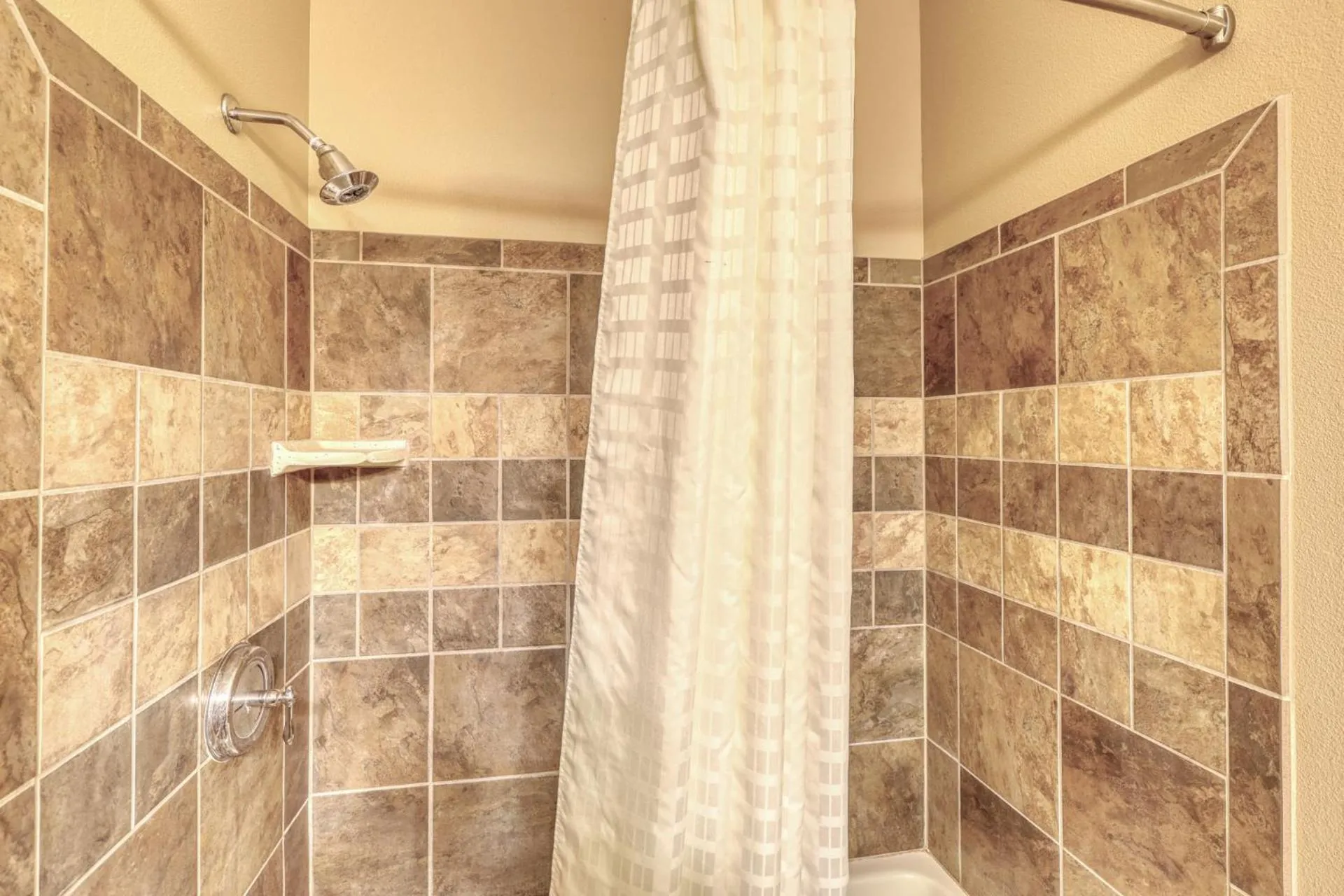 Shower in The Lodge at Deadwood