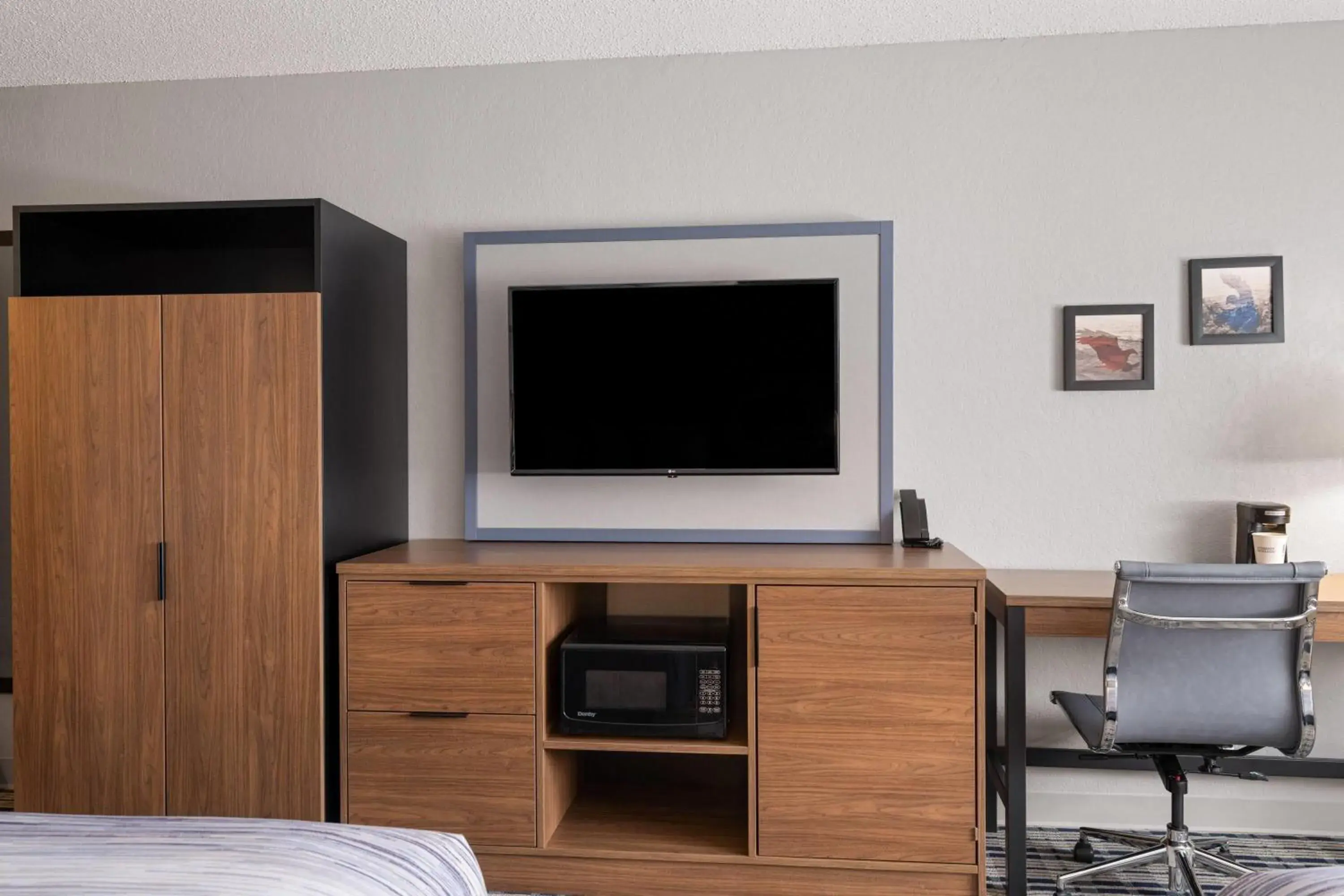 Queen Room with Two Queen Beds - Non-Smoking in AmericInn by Wyndham Alexandria Queen Room with Two Queen Beds - Non-Smoking in AmericInn by Wyndham Alexandria