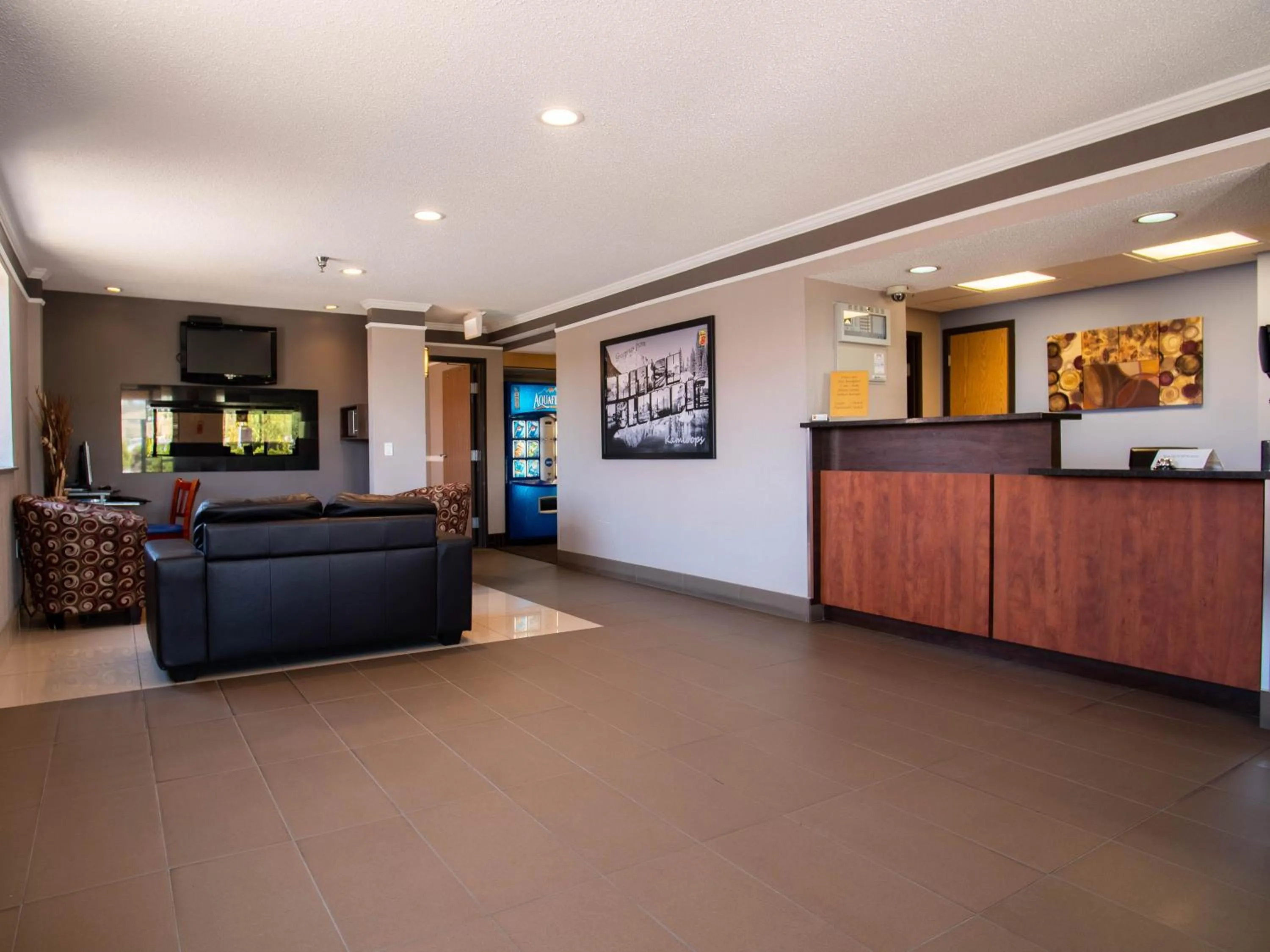 Lobby or reception in Super 8 by Wyndham Kamloops On The Hill