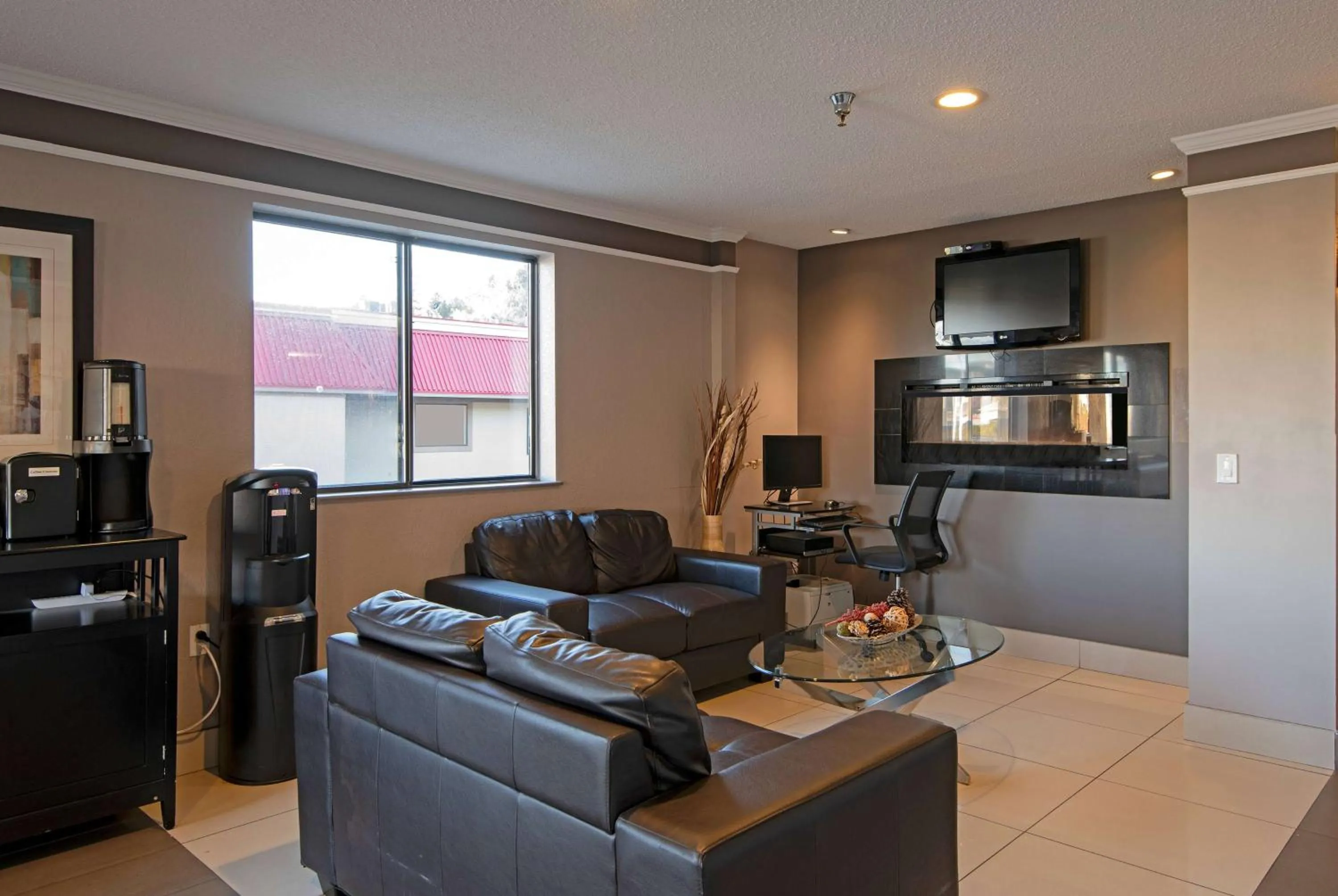 Lobby or reception in Super 8 by Wyndham Kamloops On The Hill