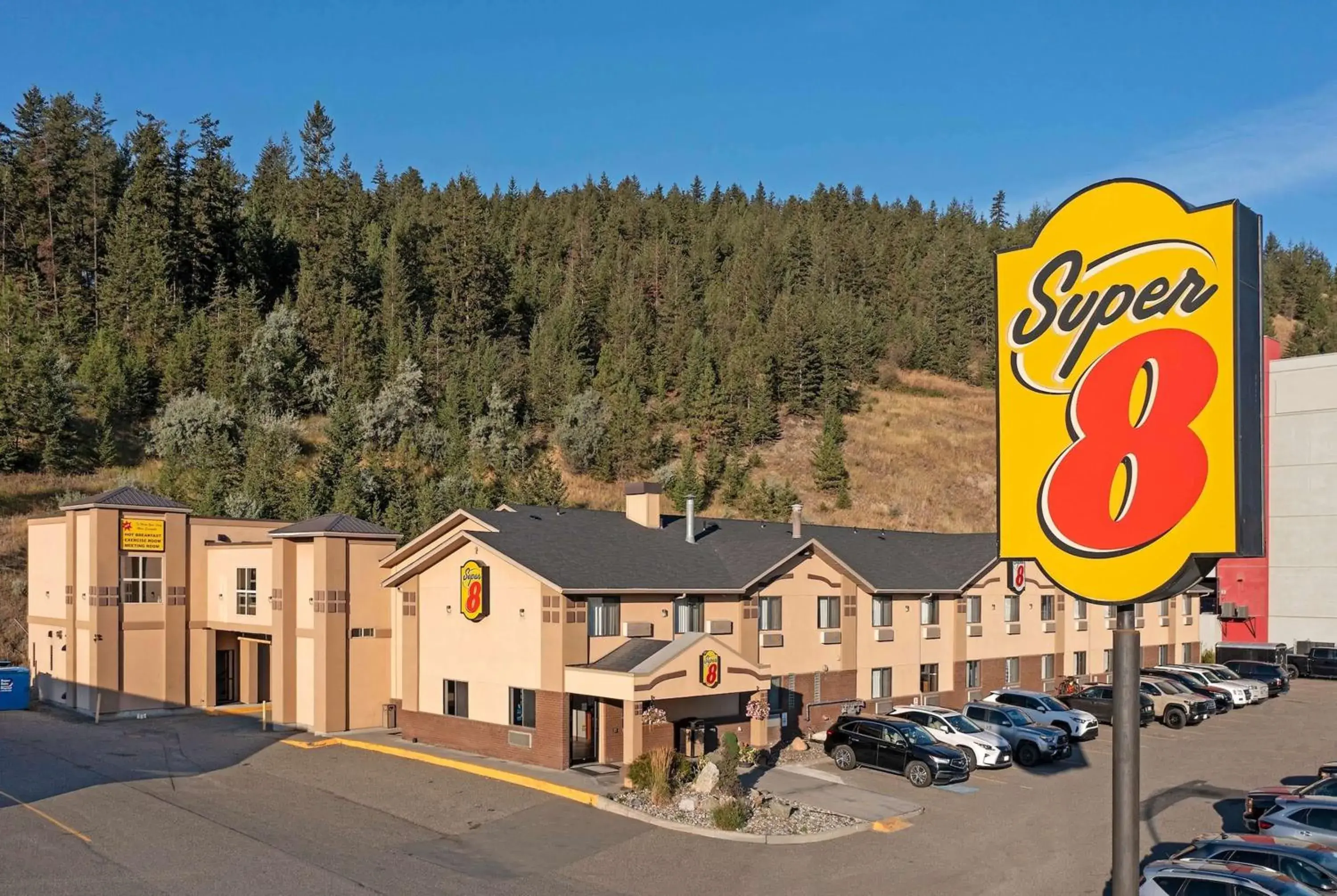 Property building in Super 8 by Wyndham Kamloops On The Hill Property building in Super 8 by Wyndham Kamloops On The Hill