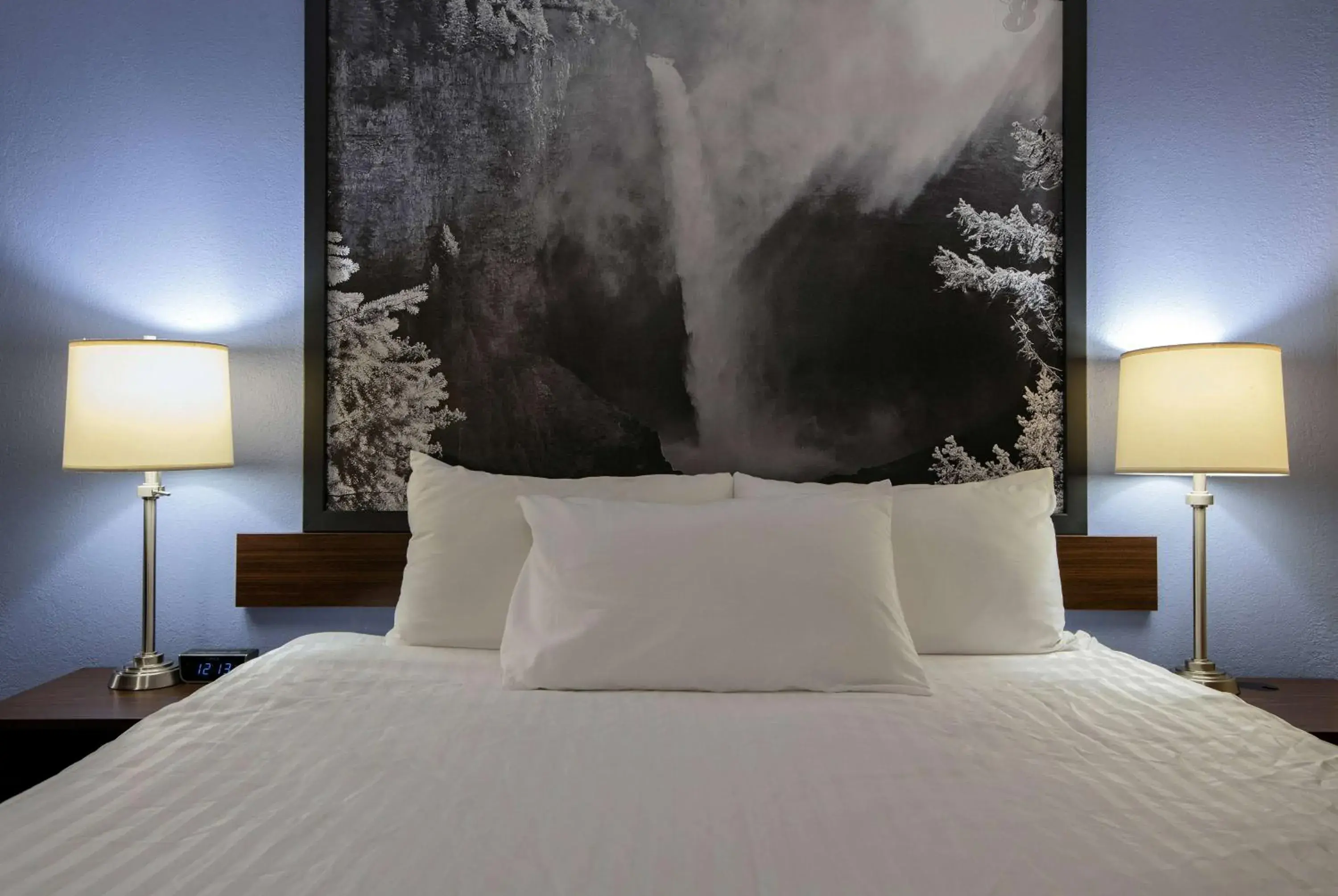 Photo of the whole room, Bed in Super 8 by Wyndham Kamloops On The Hill Photo of the whole room, Bed in Super 8 by Wyndham Kamloops On The Hill