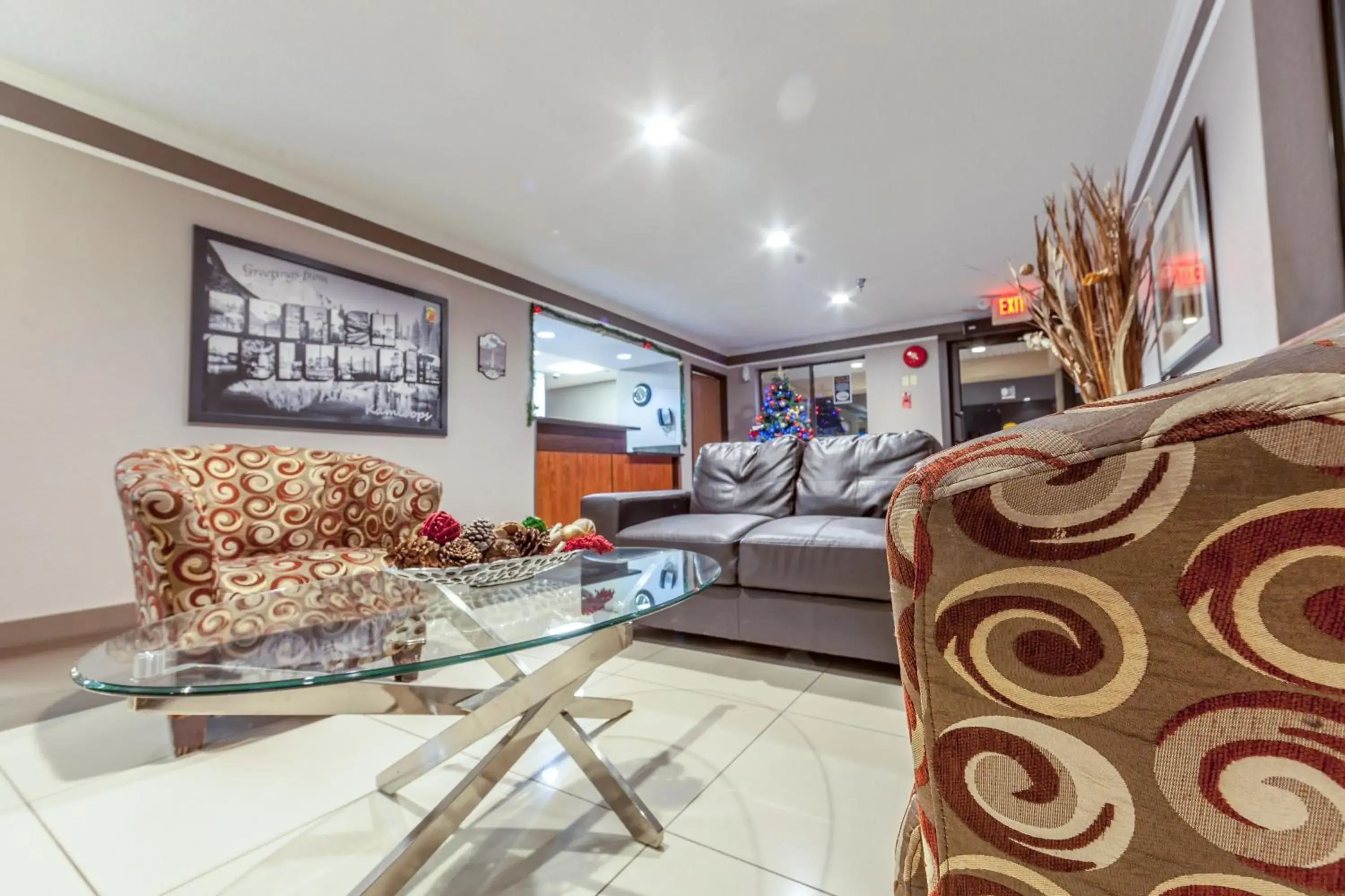 Lobby or reception, Bed in Super 8 by Wyndham Kamloops On The Hill Lobby or reception, Bed in Super 8 by Wyndham Kamloops On The Hill