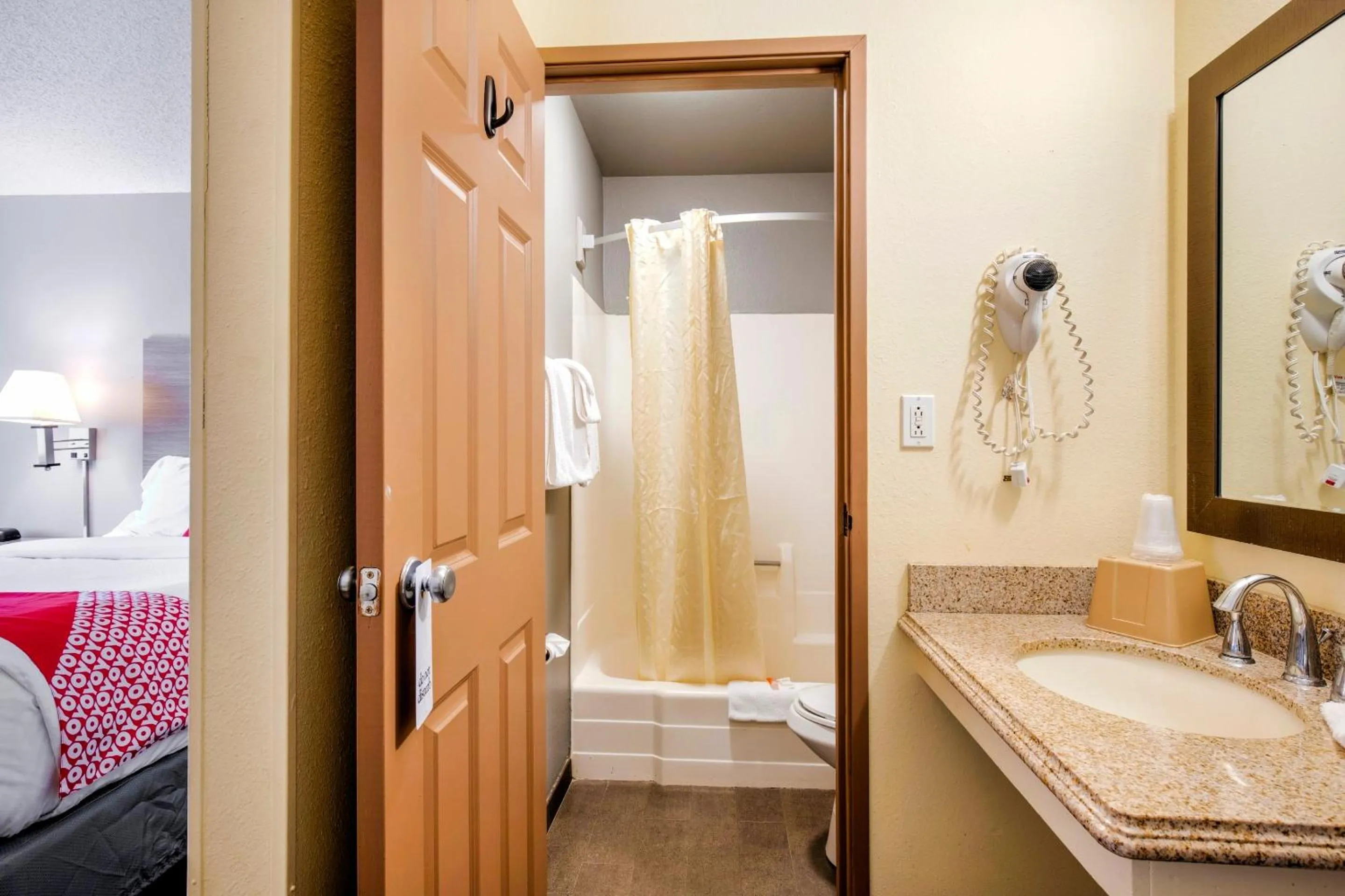 Bathroom in Rockview Hotel Castle Rock Downtown