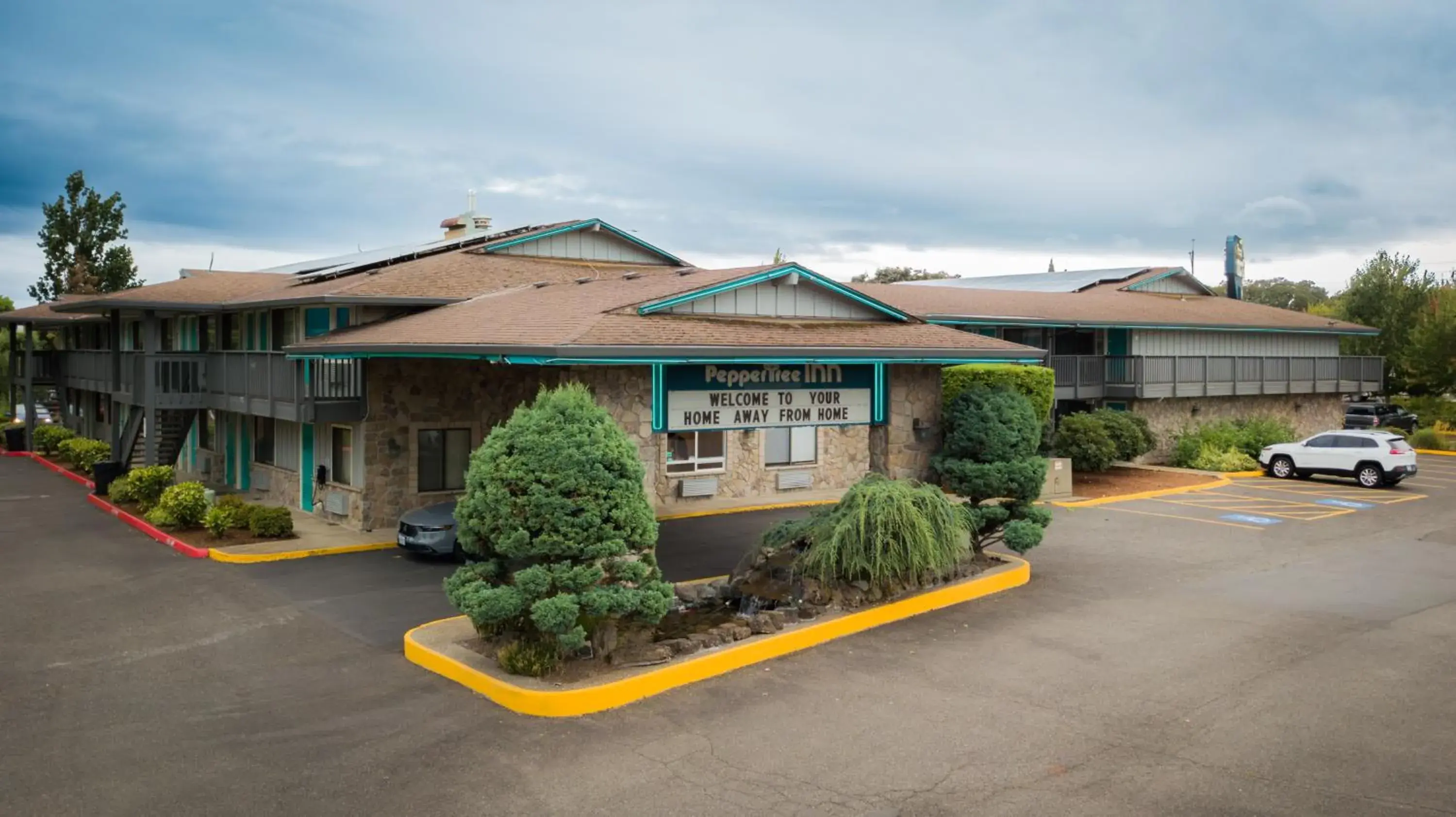 Property building in Pepper Tree Inn Property building in Pepper Tree Inn