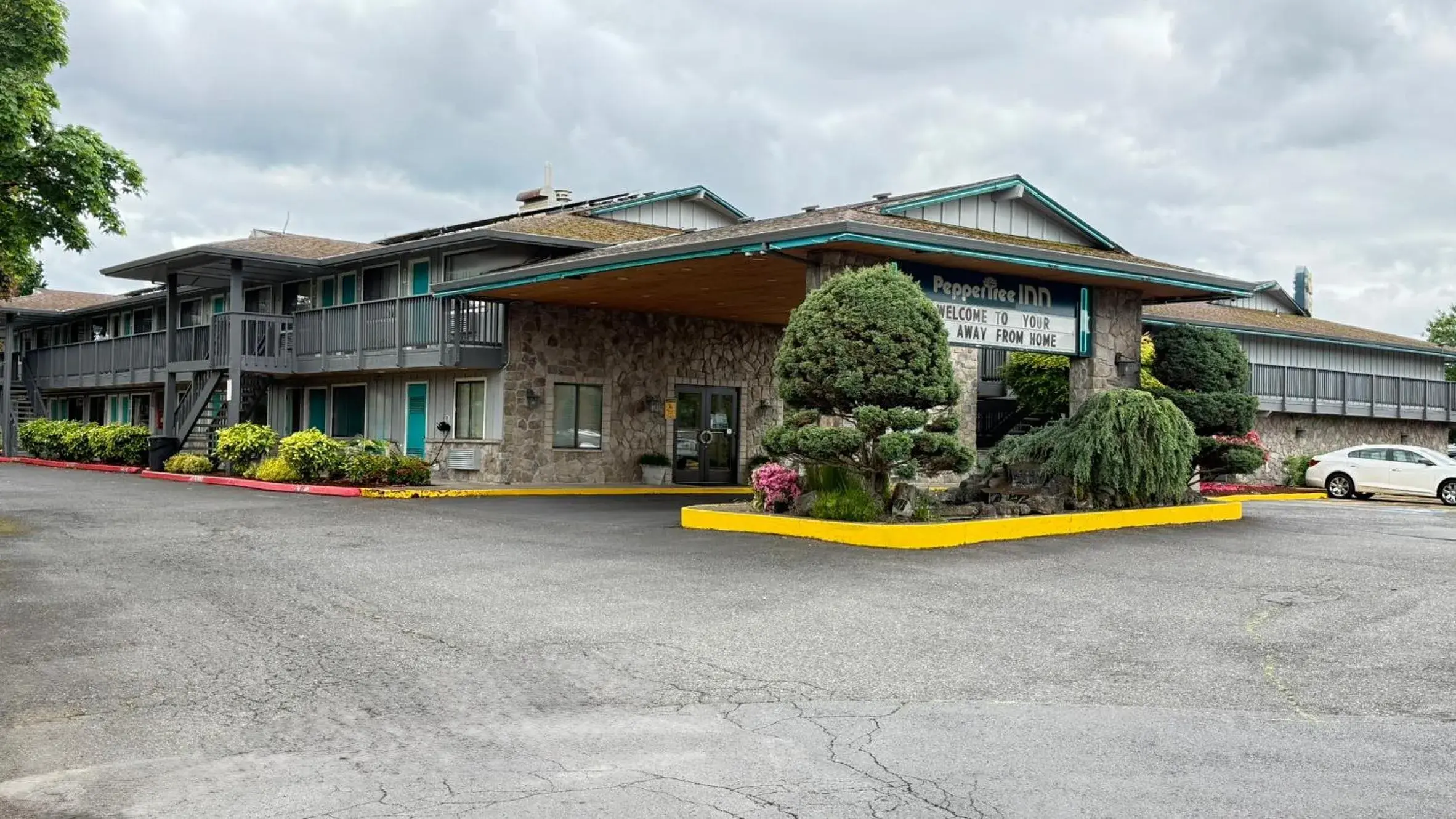 Property building in Pepper Tree Inn Property building in Pepper Tree Inn