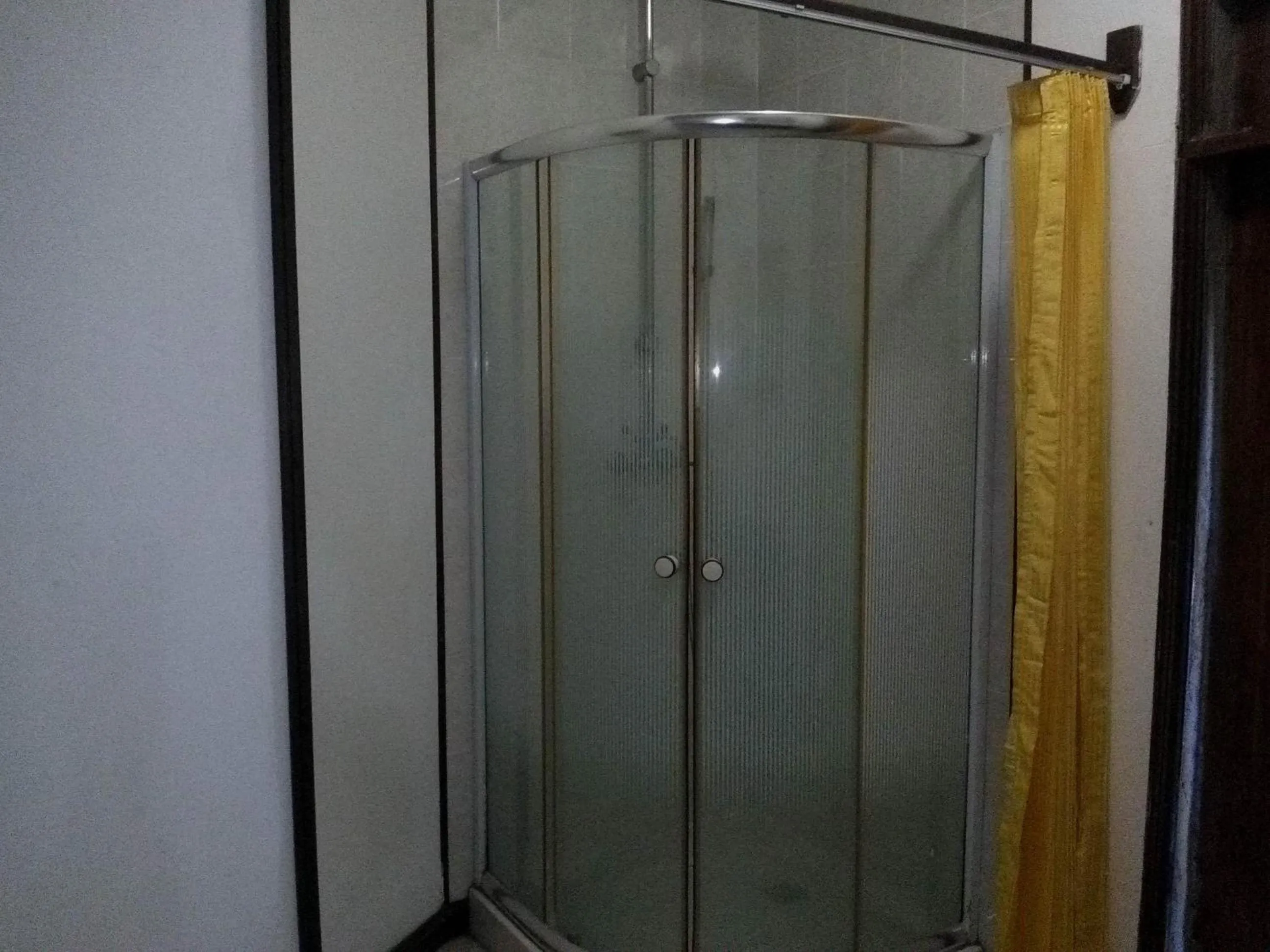 Shower in Gazebo Beach Hotel
