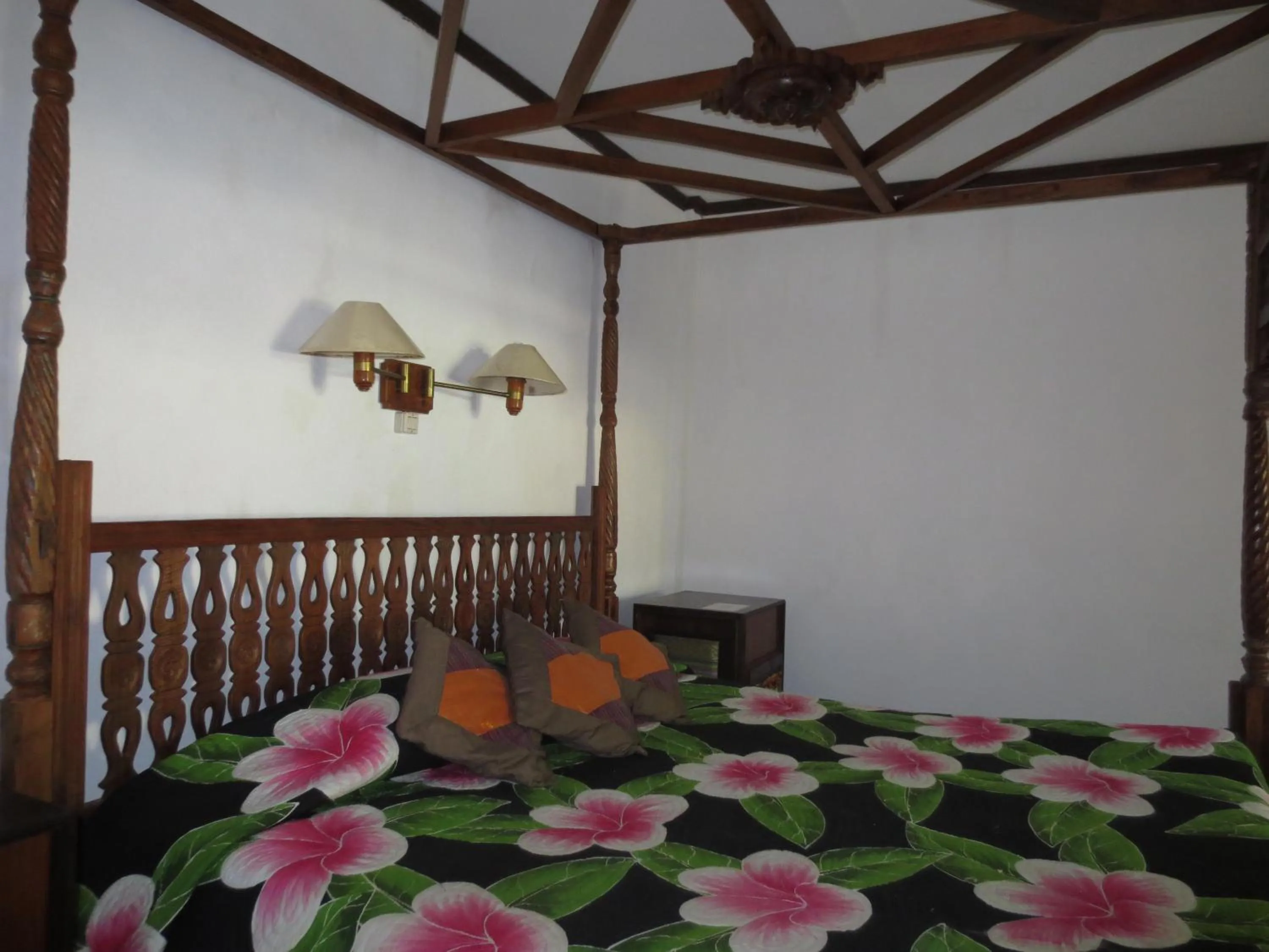 Bed in Gazebo Beach Hotel